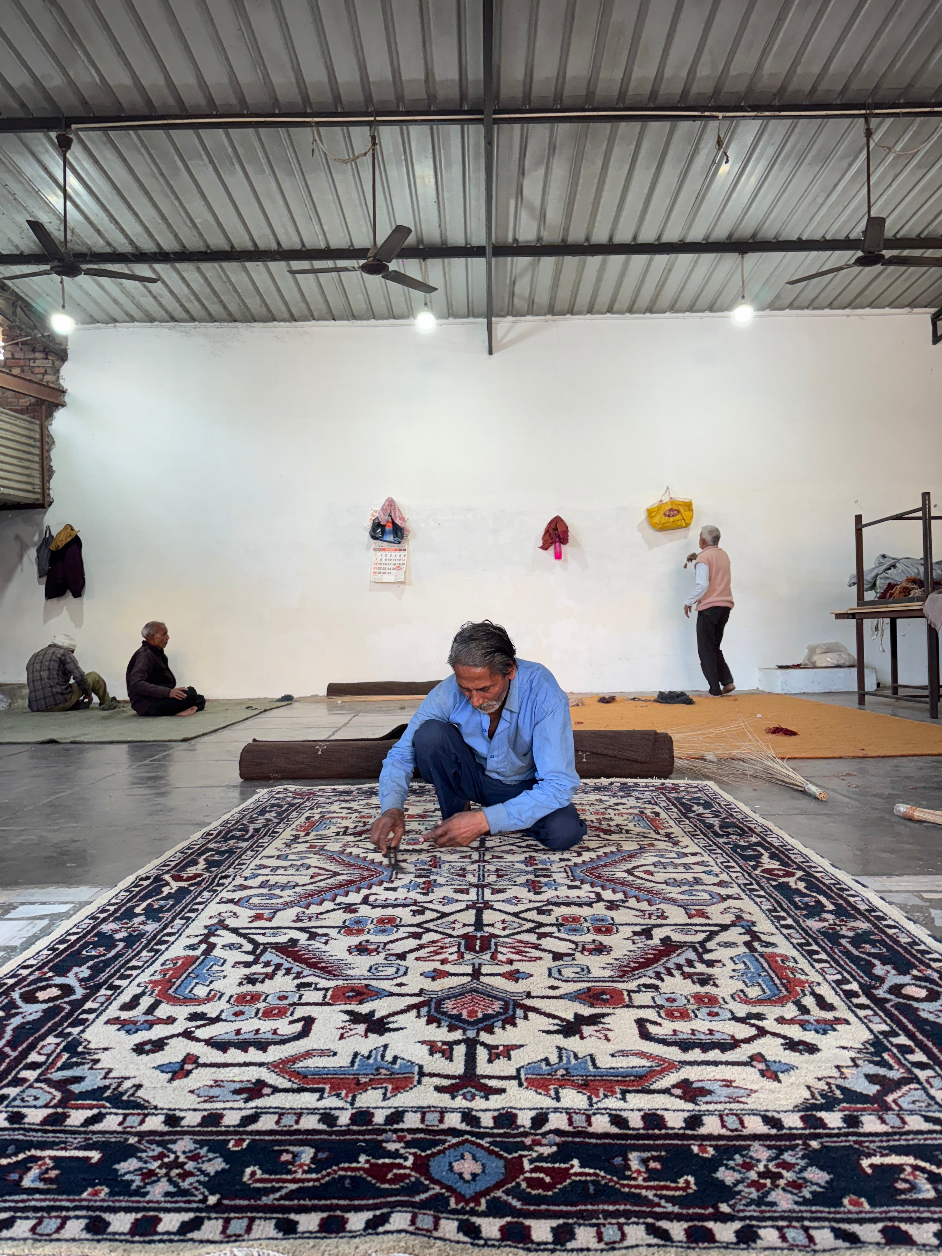 Handmade Rugs vs. Machine-Made Rugs: What’s the Difference?