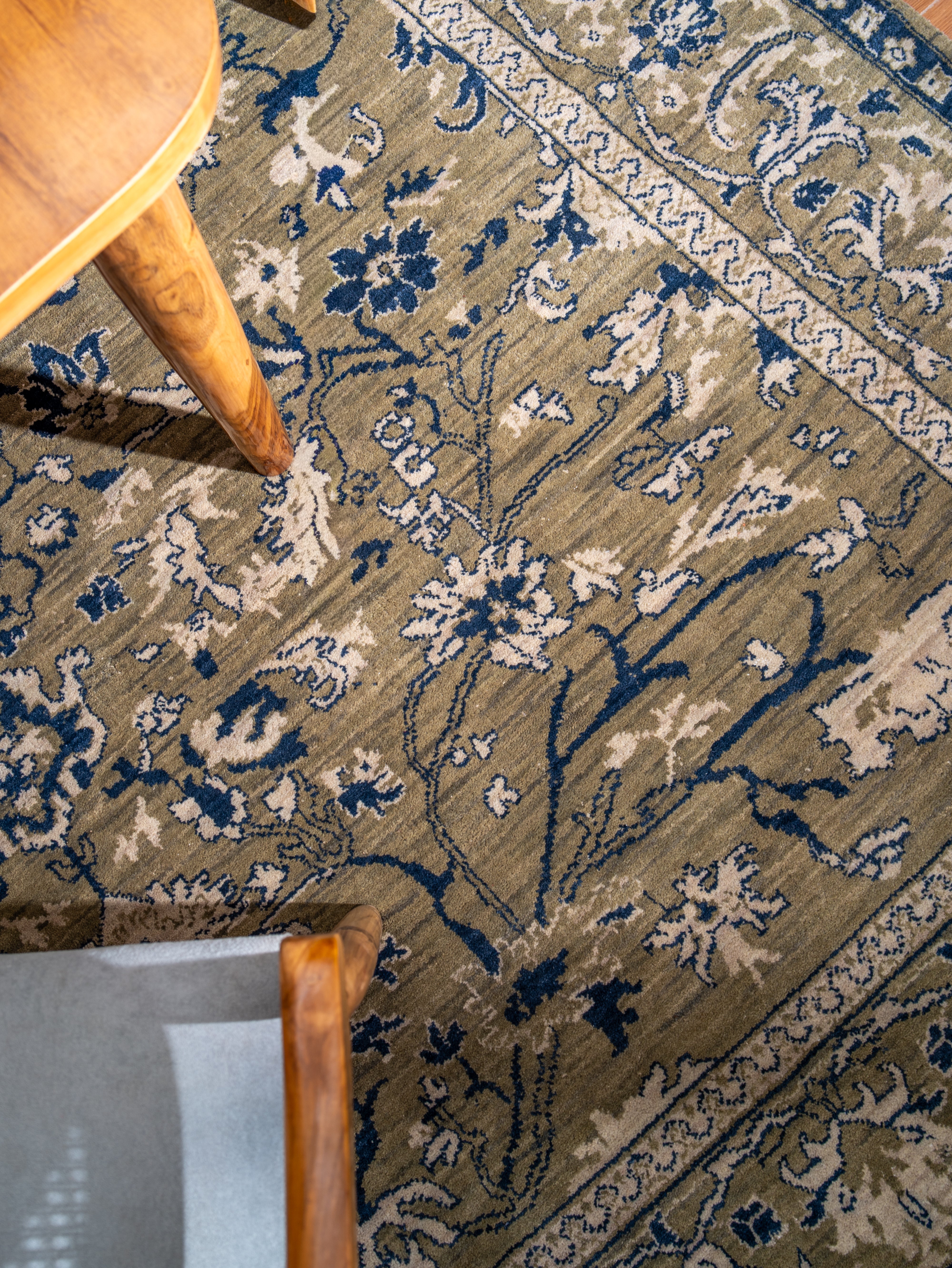 Nain Olive Hand Knotted Wool Oriental Area Rug