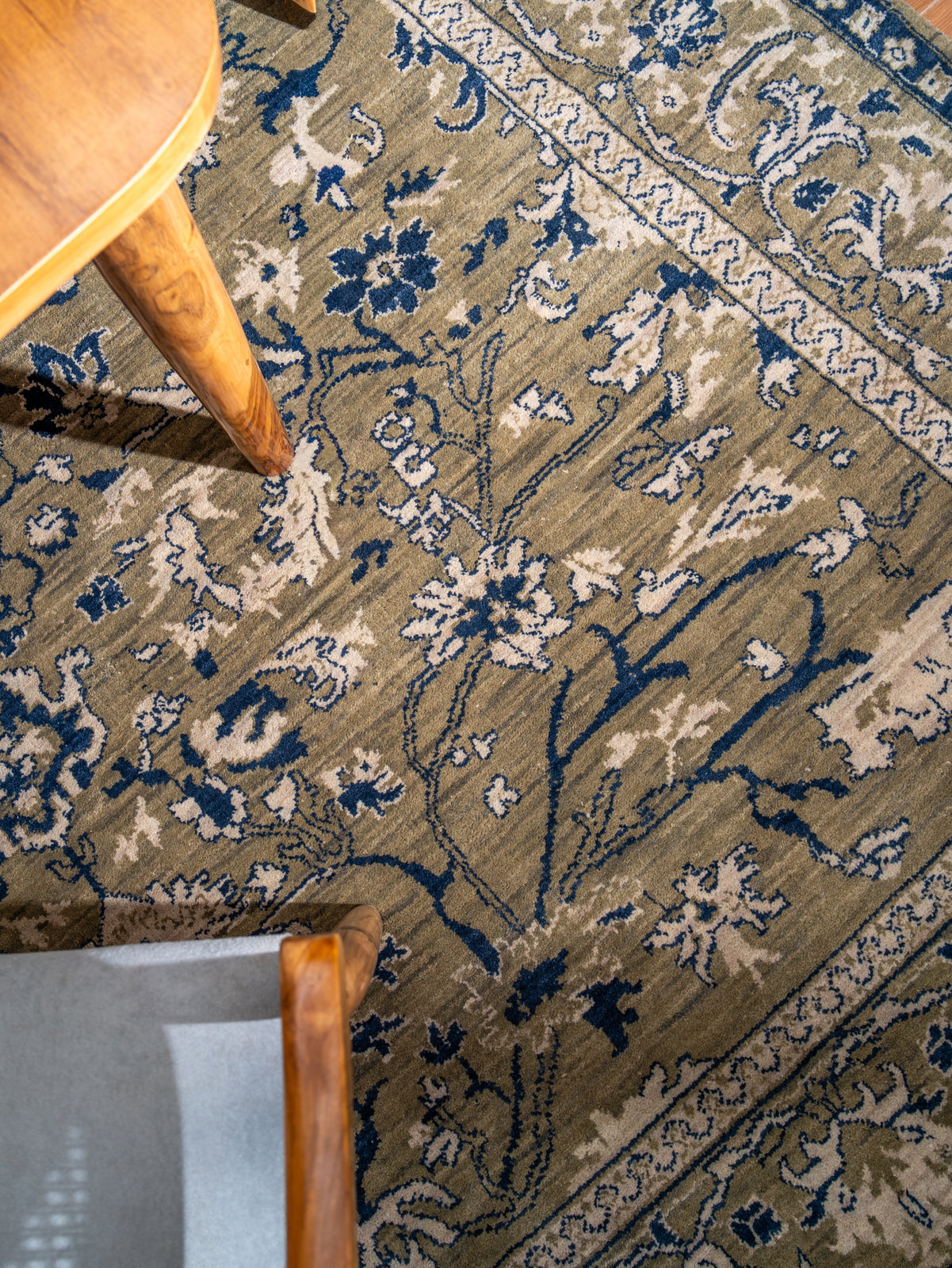 Nain Olive Hand Knotted Wool Oriental Area Rug