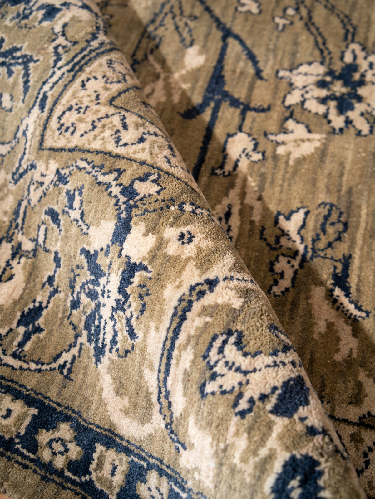 Nain Olive Hand Knotted Wool Oriental Area Rug