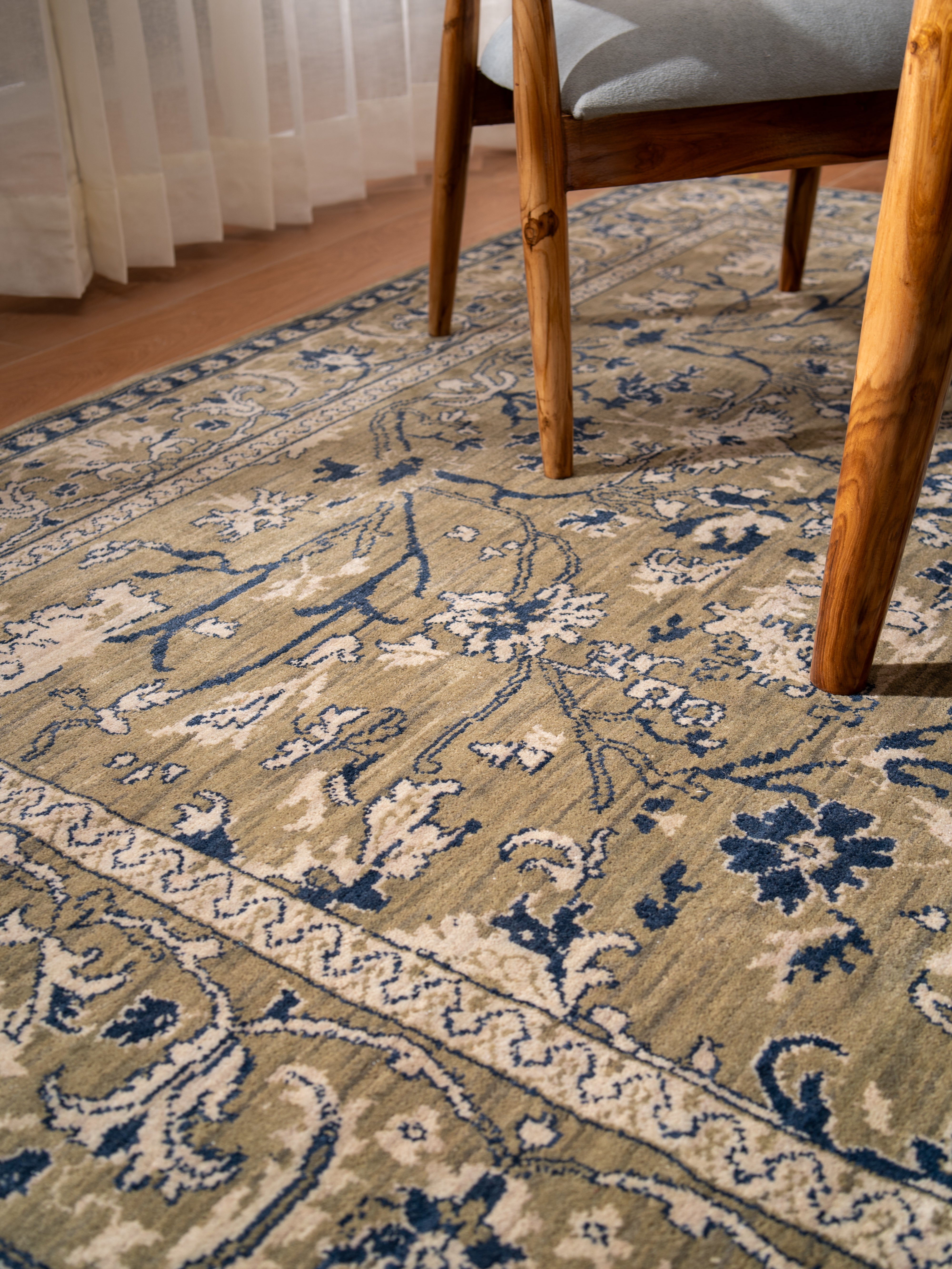 Nain Olive Hand Knotted Wool Oriental Area Rug