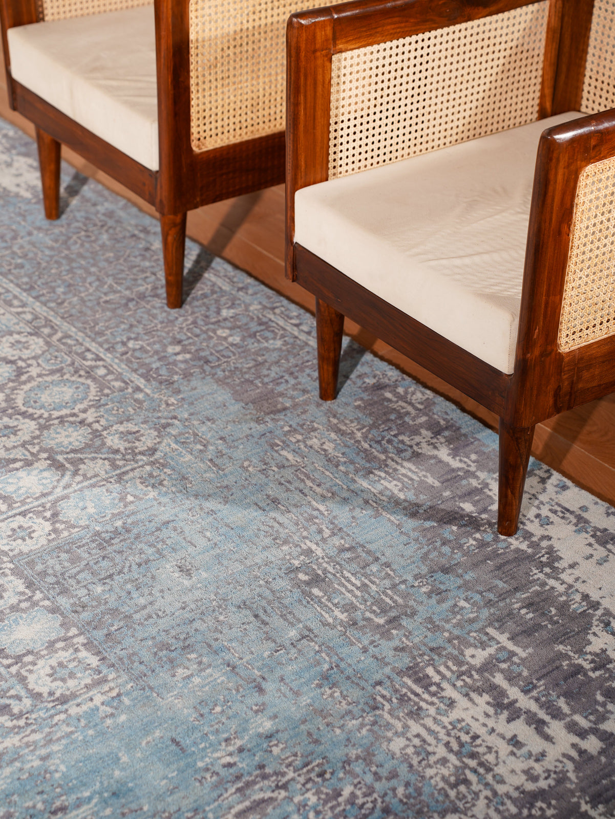 Blue Reverie Hand Knotted Wool Oriental Area Rug
