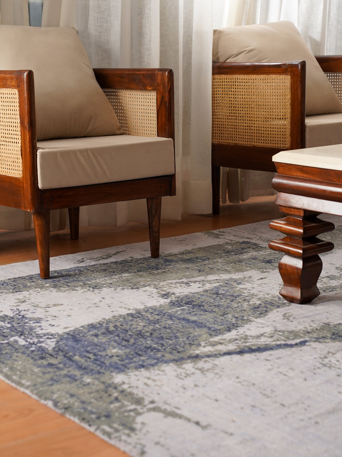 Abstract Multicolor Area Rug – Modern Artistic Design