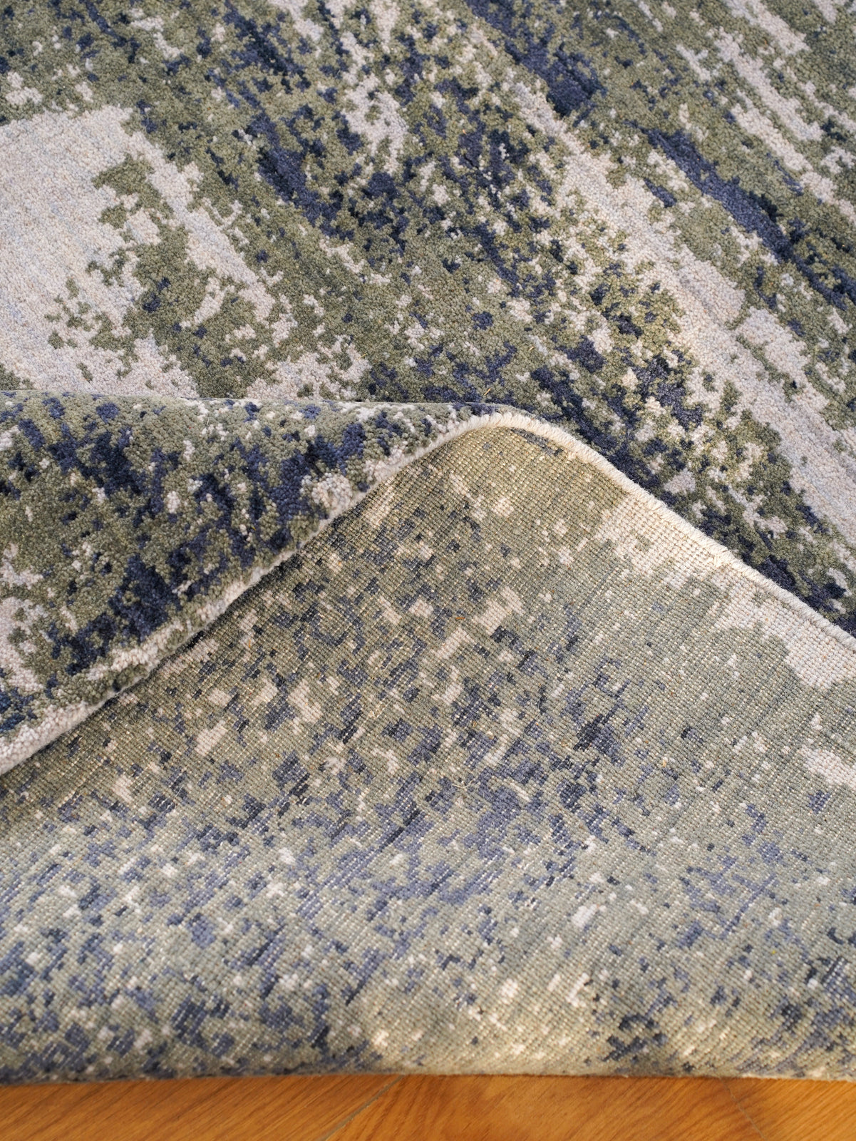Abstract Multicolor Area Rug – Modern Artistic Design