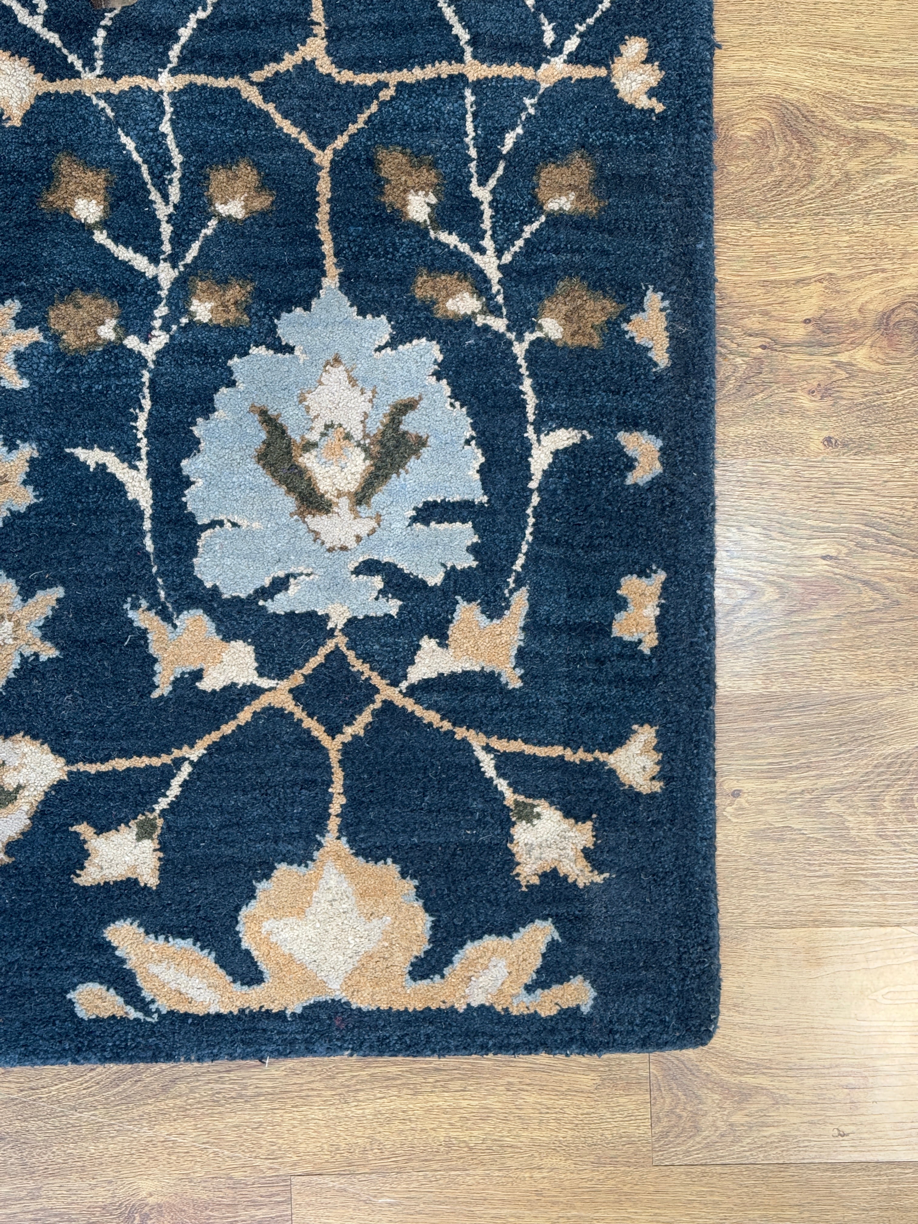 Jivin Hand Tufted Floral Wool Rug