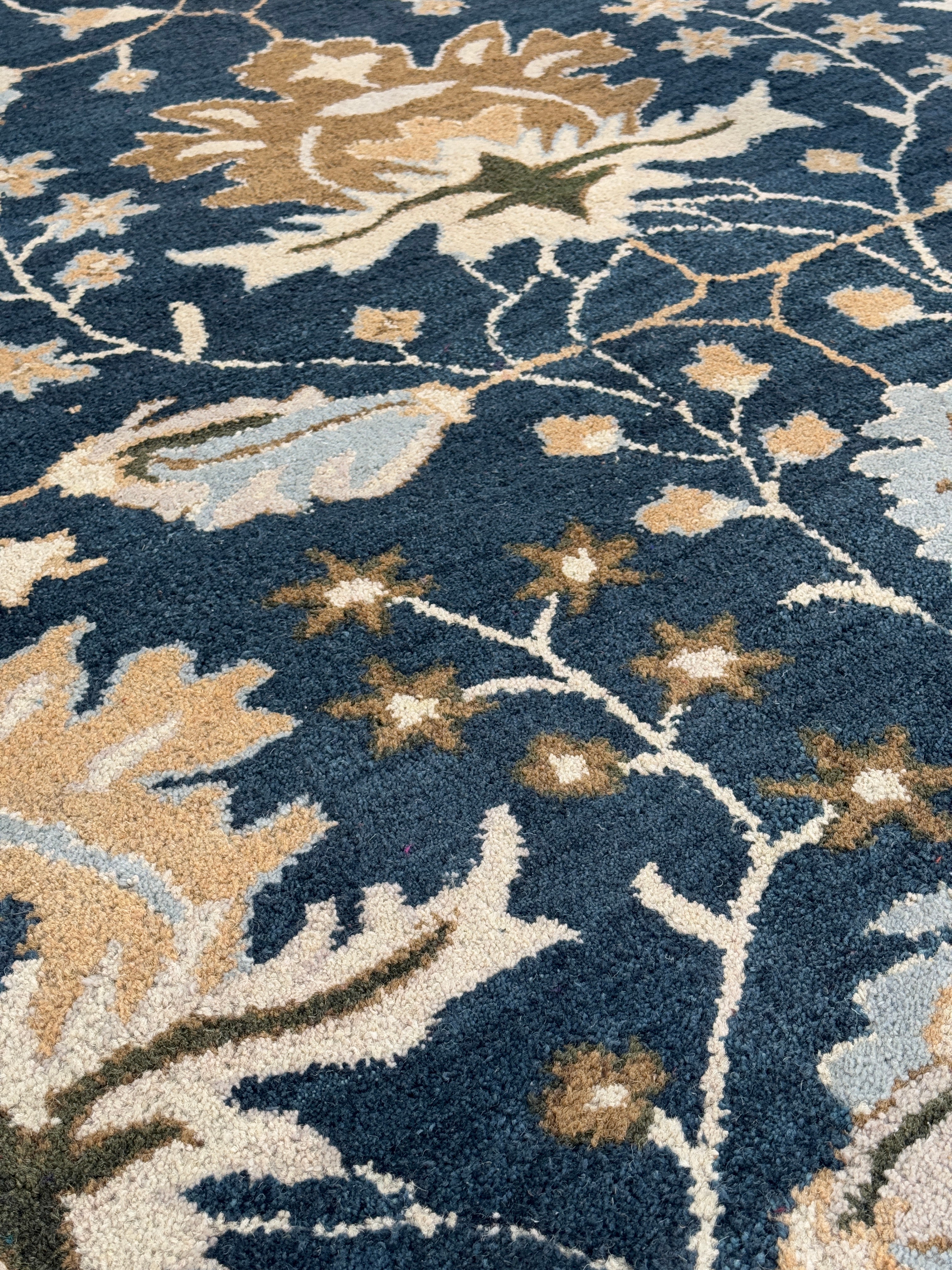 Jivin Hand Tufted Floral Wool Rug