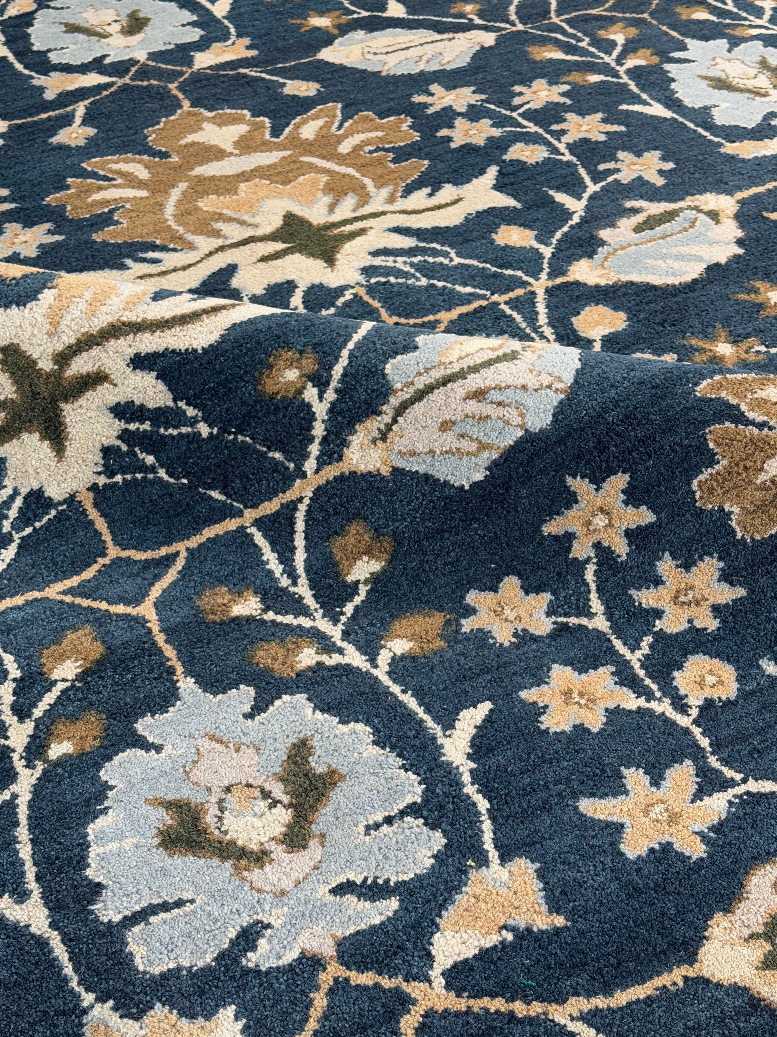 Jivin Hand Tufted Floral Wool Rug
