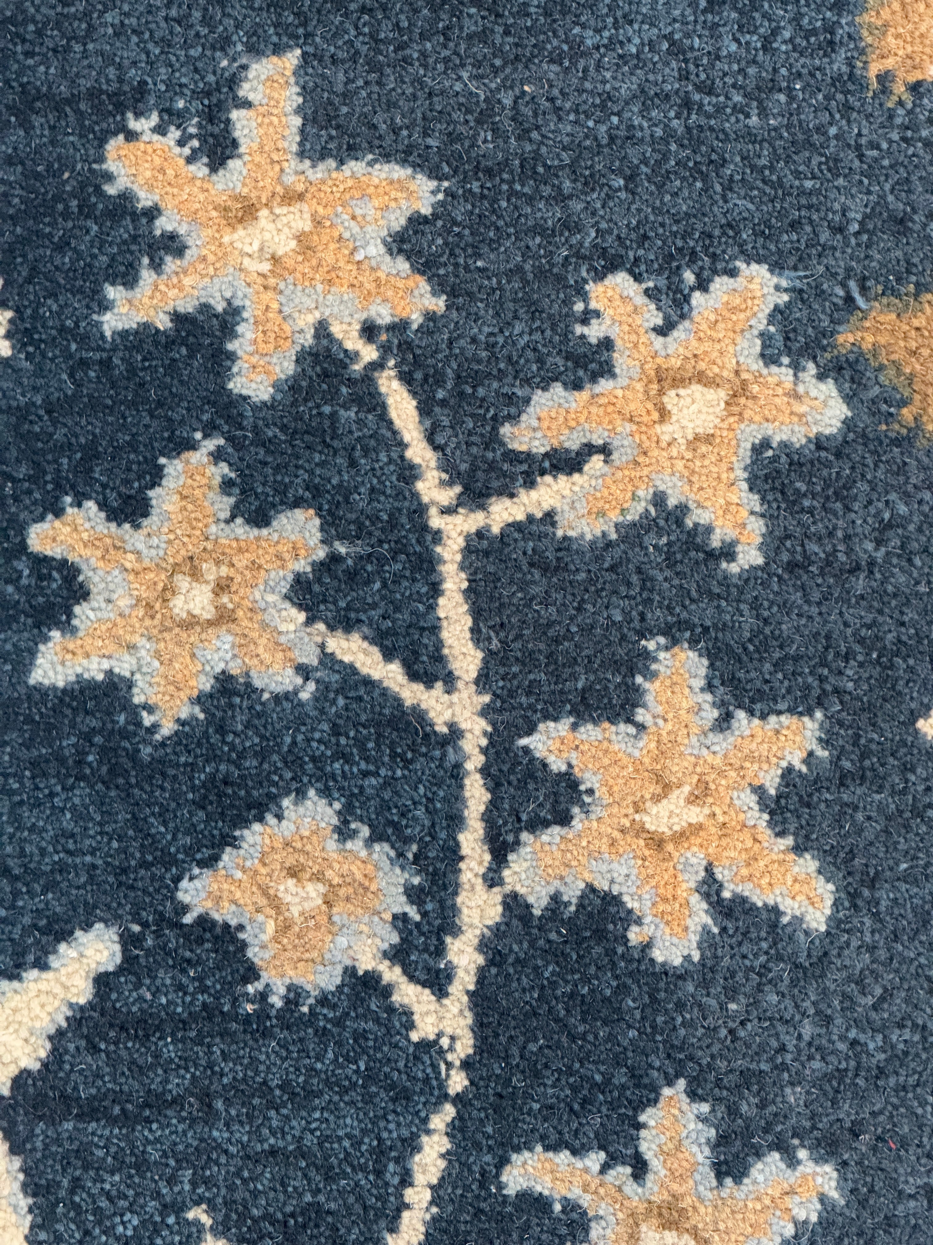 Jivin Hand Tufted Floral Wool Rug