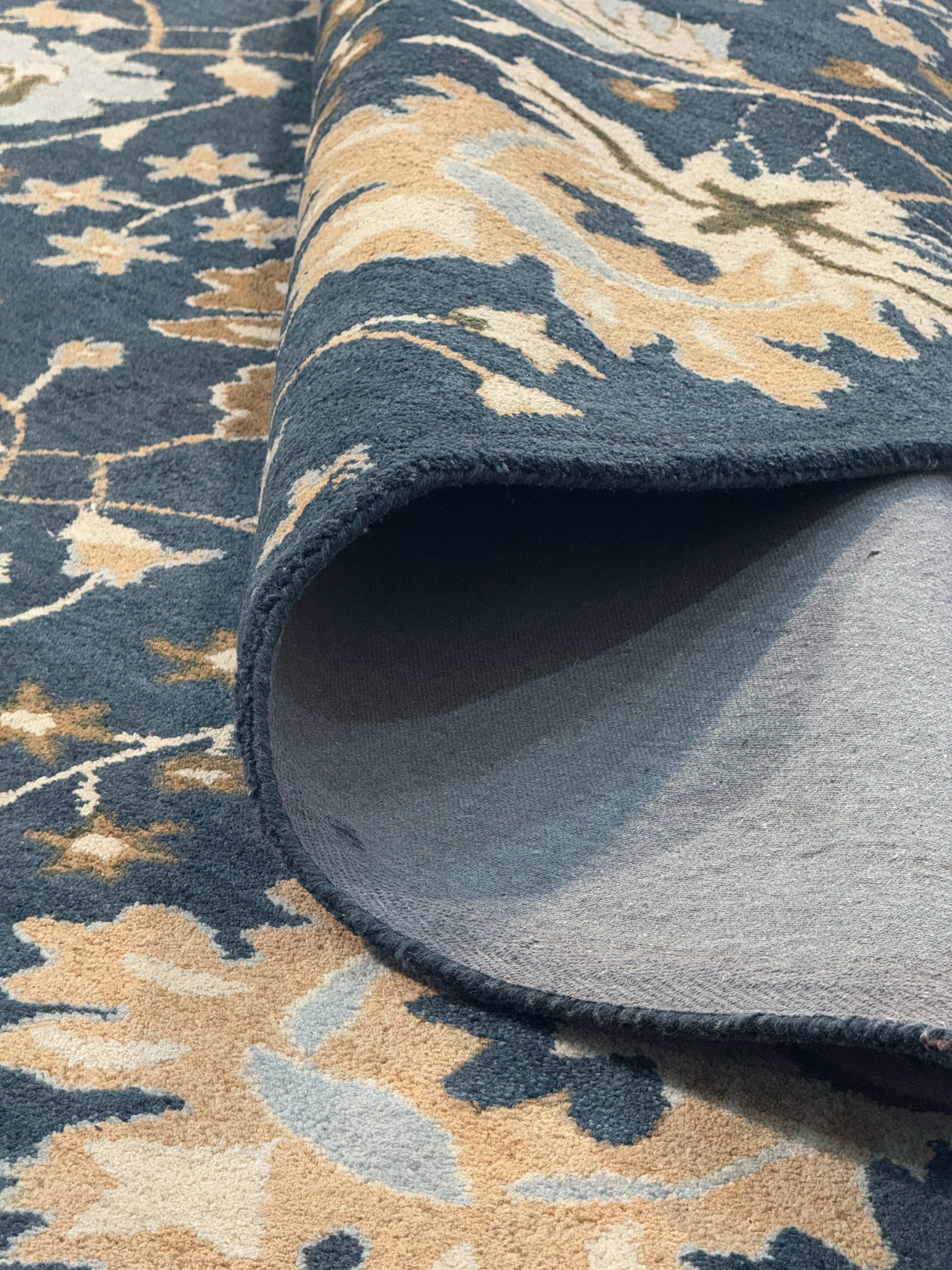 Jivin Hand Tufted Floral Wool Rug