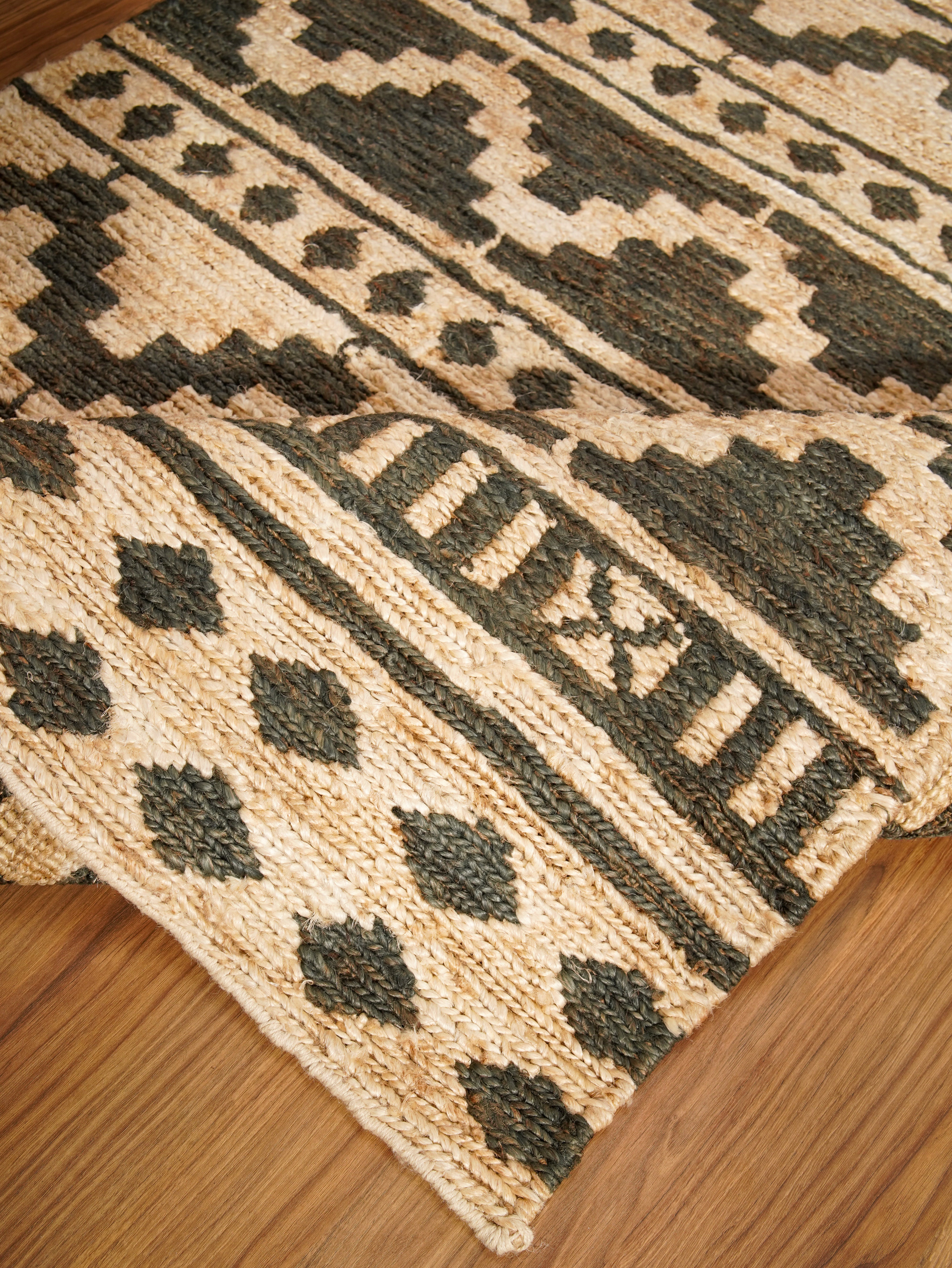 Nomad Hand Knotted Sumak Jute Rug
