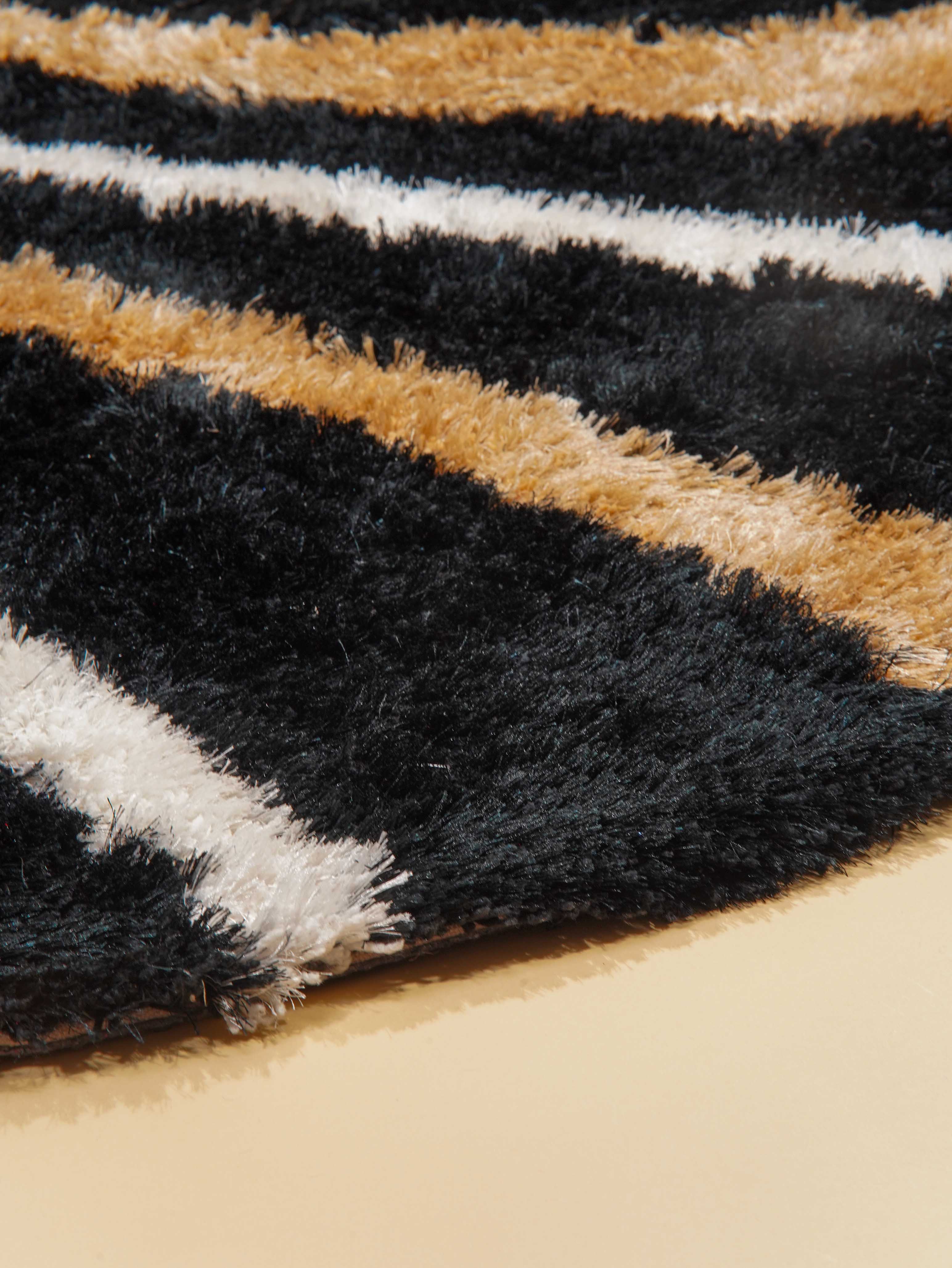 Girik Hand Tufted Shag Rug