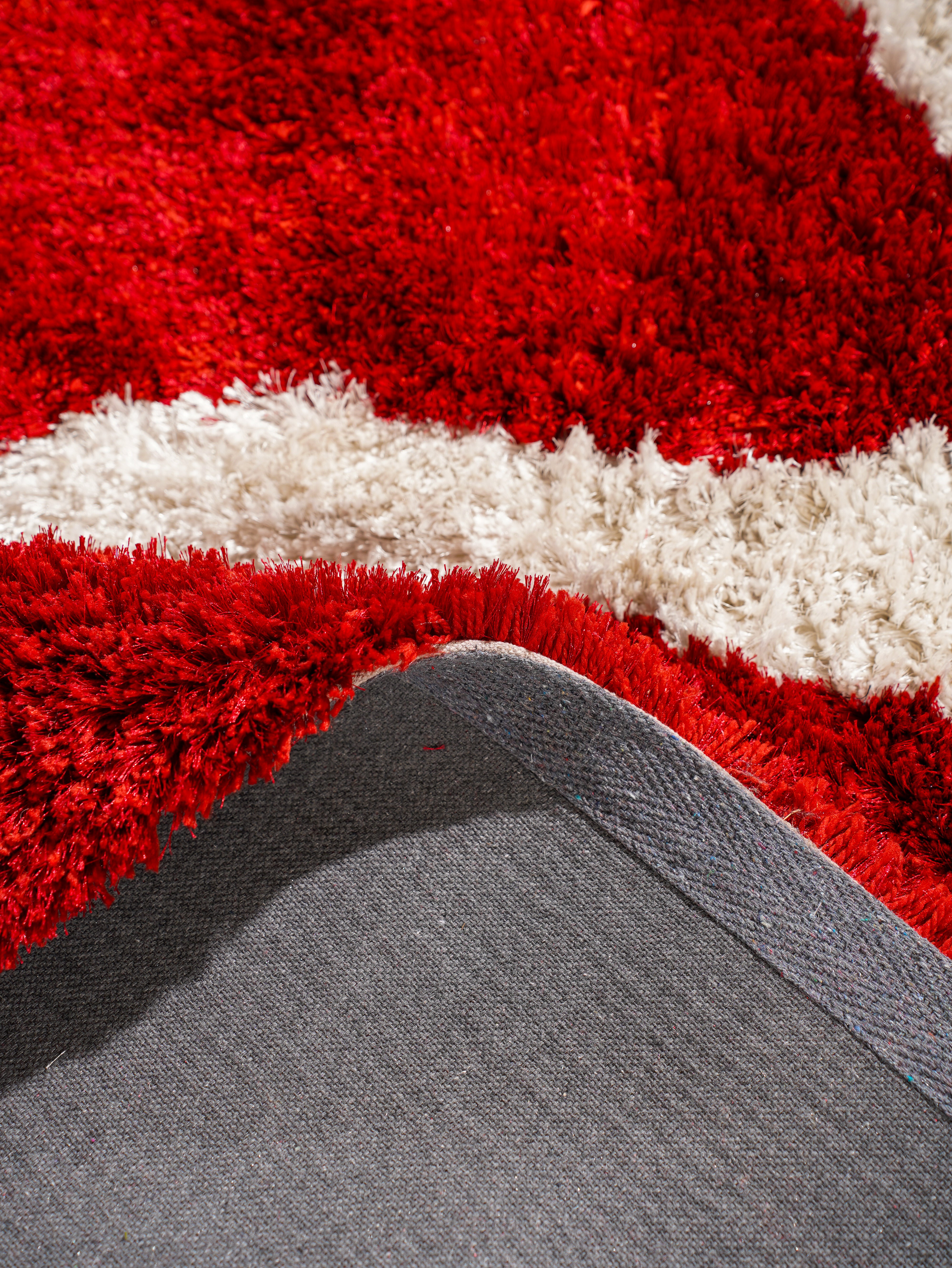 Scarlet Wave Hand Tufted Shag Rug