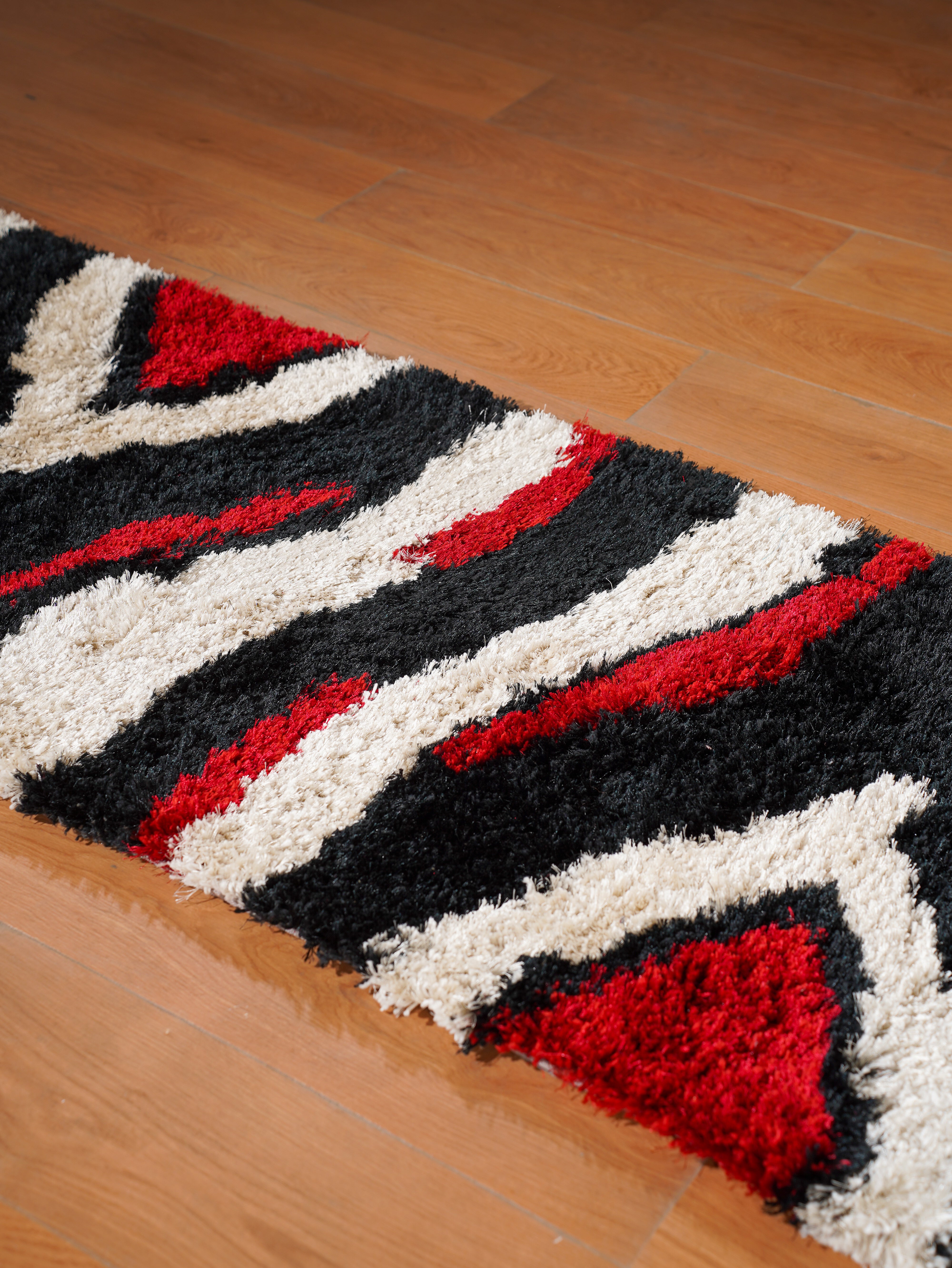 Moden Polyester Hand Tufted Shag Rug