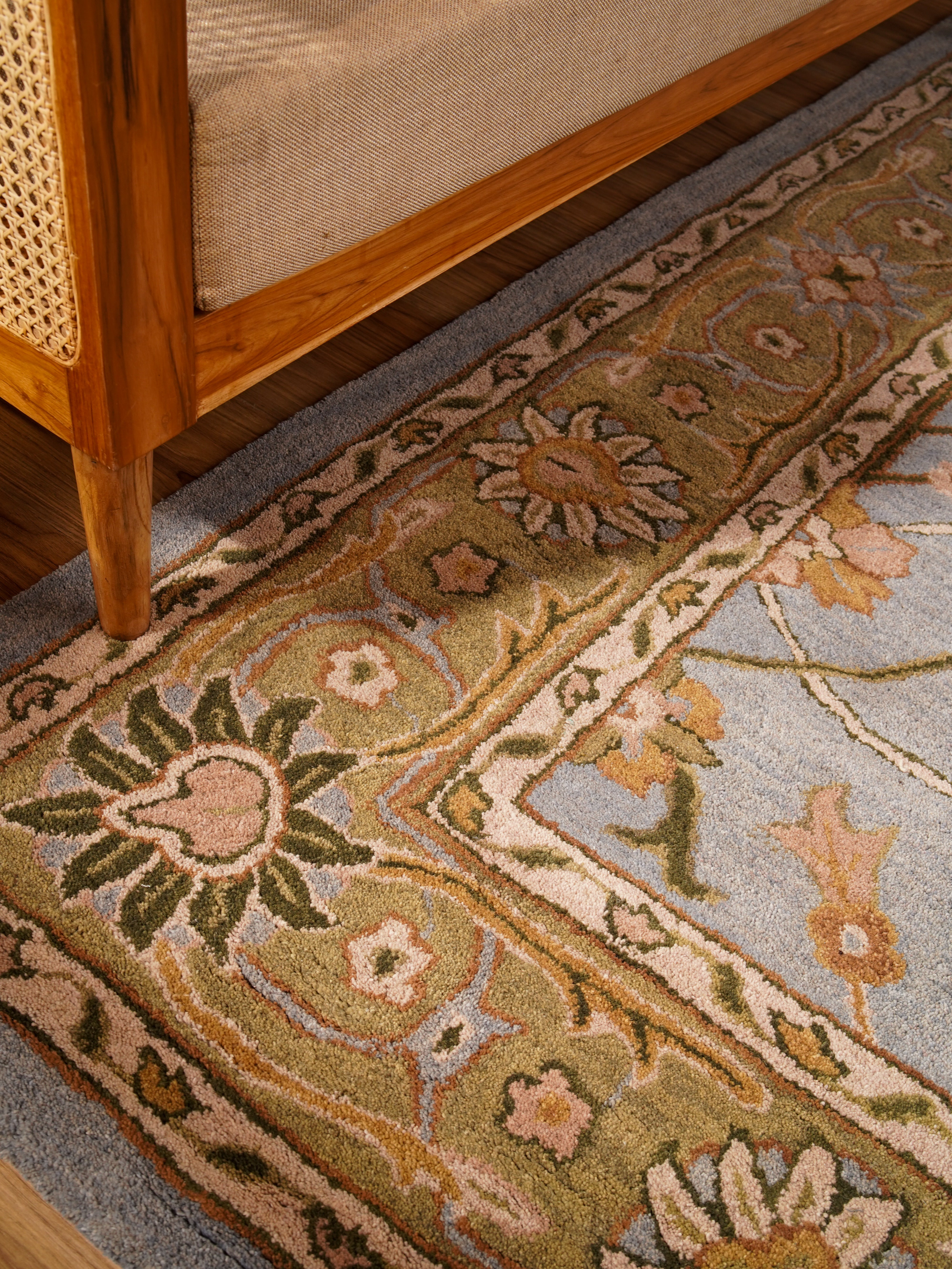 Aakaash Hand Tufted Oriental Rug