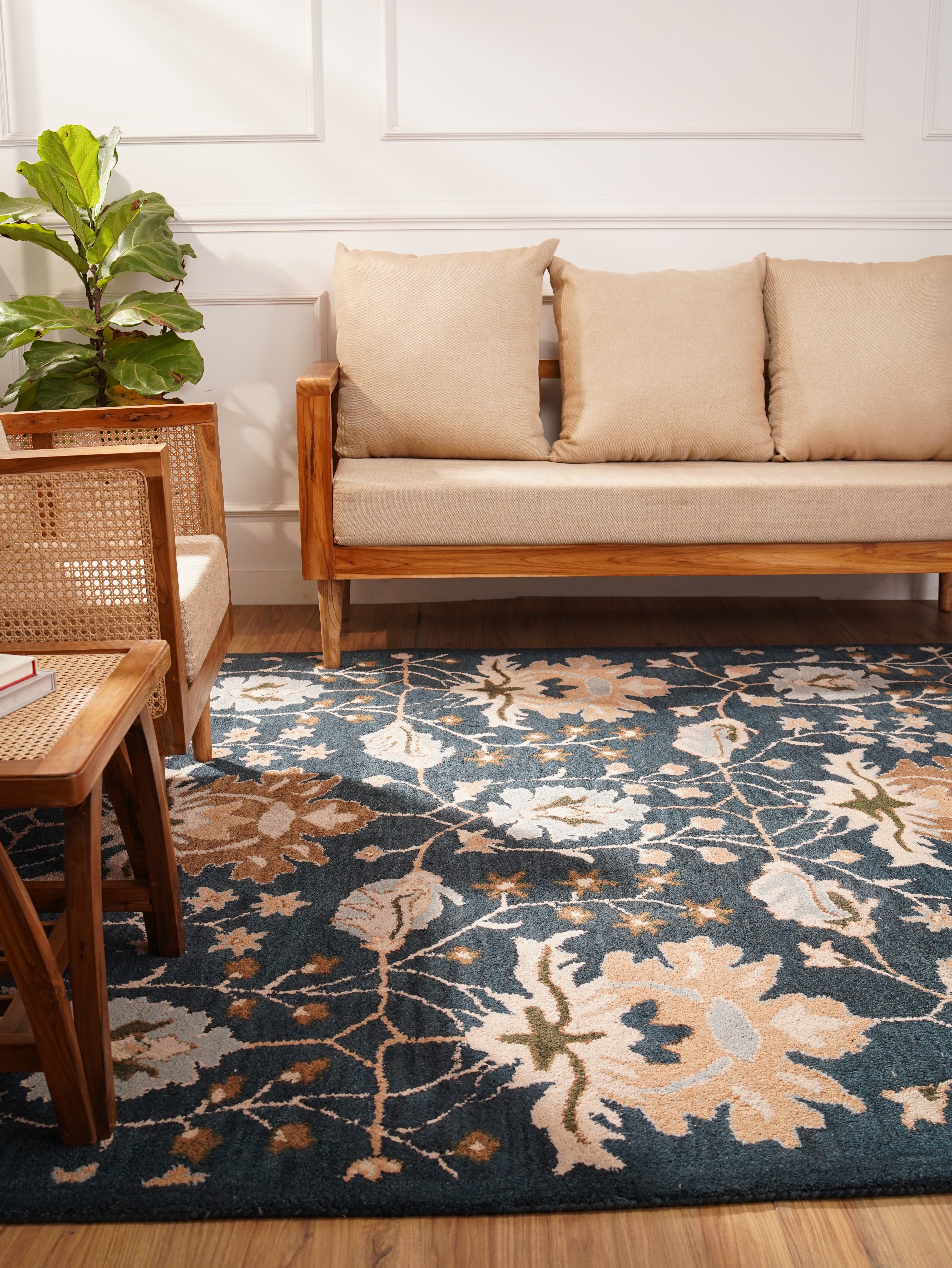 Jivin Hand Tufted Floral Wool Rug