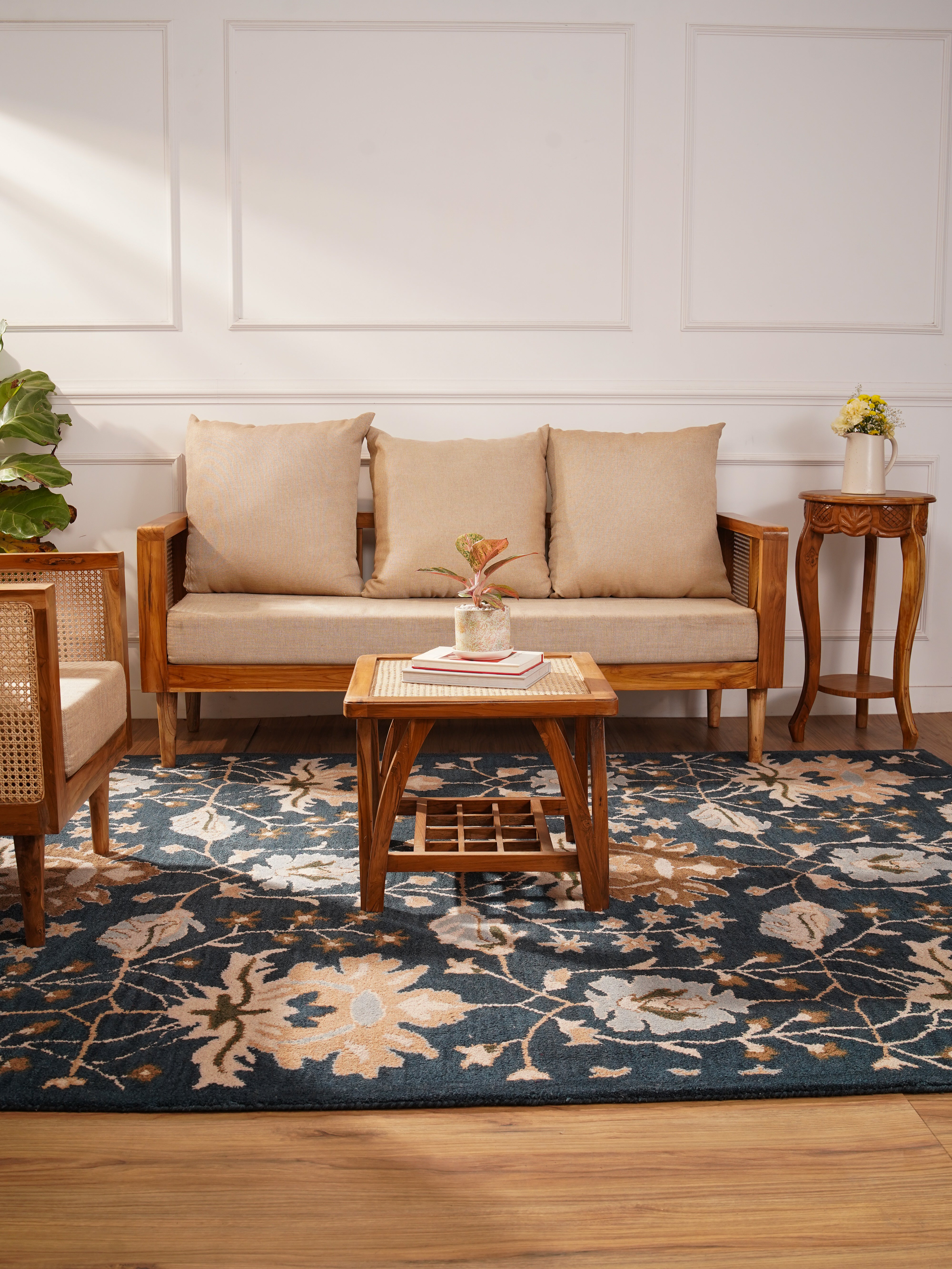 Jivin Hand Tufted Floral Wool Rug