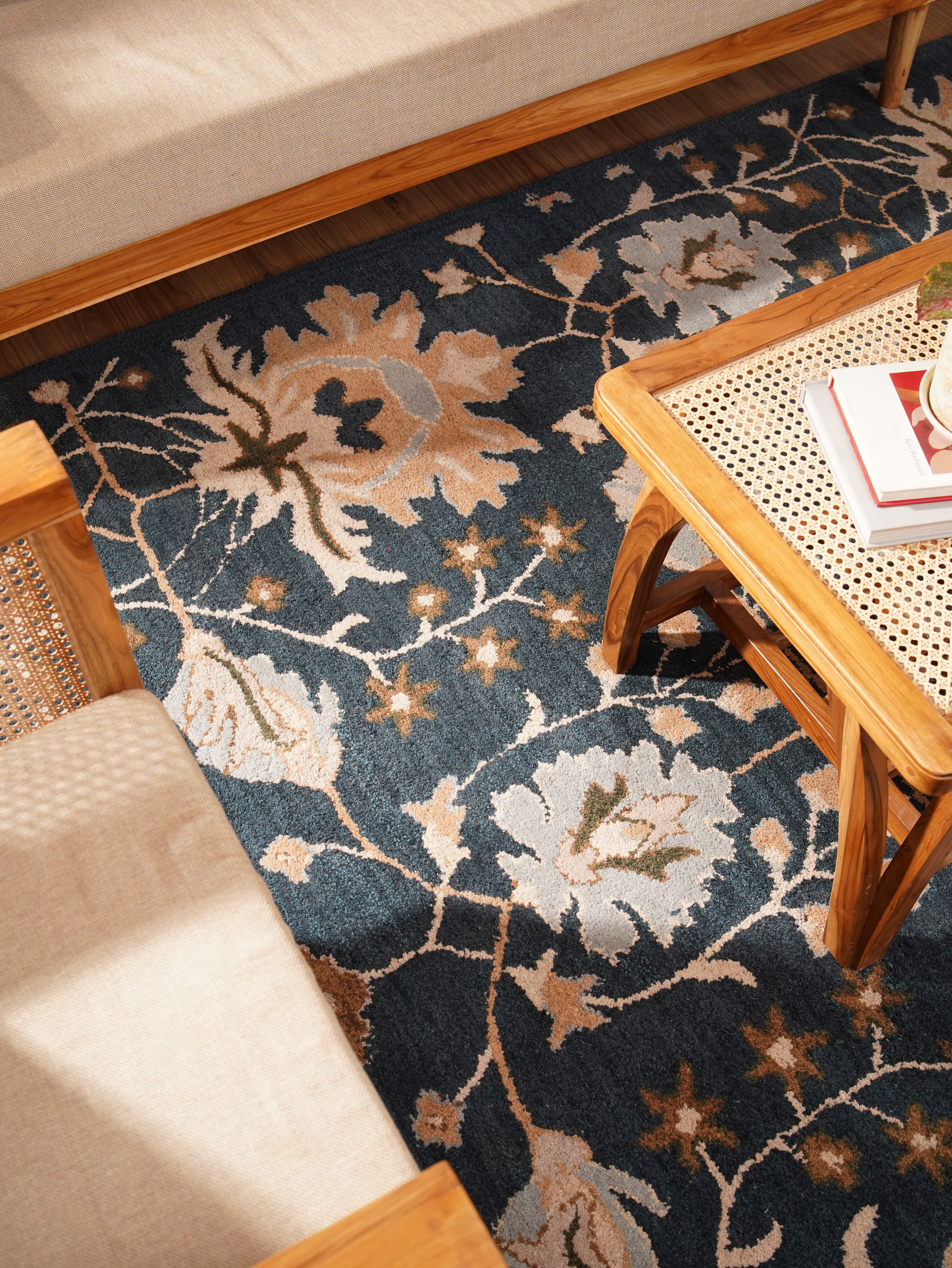 Jivin Hand Tufted Floral Wool Rug
