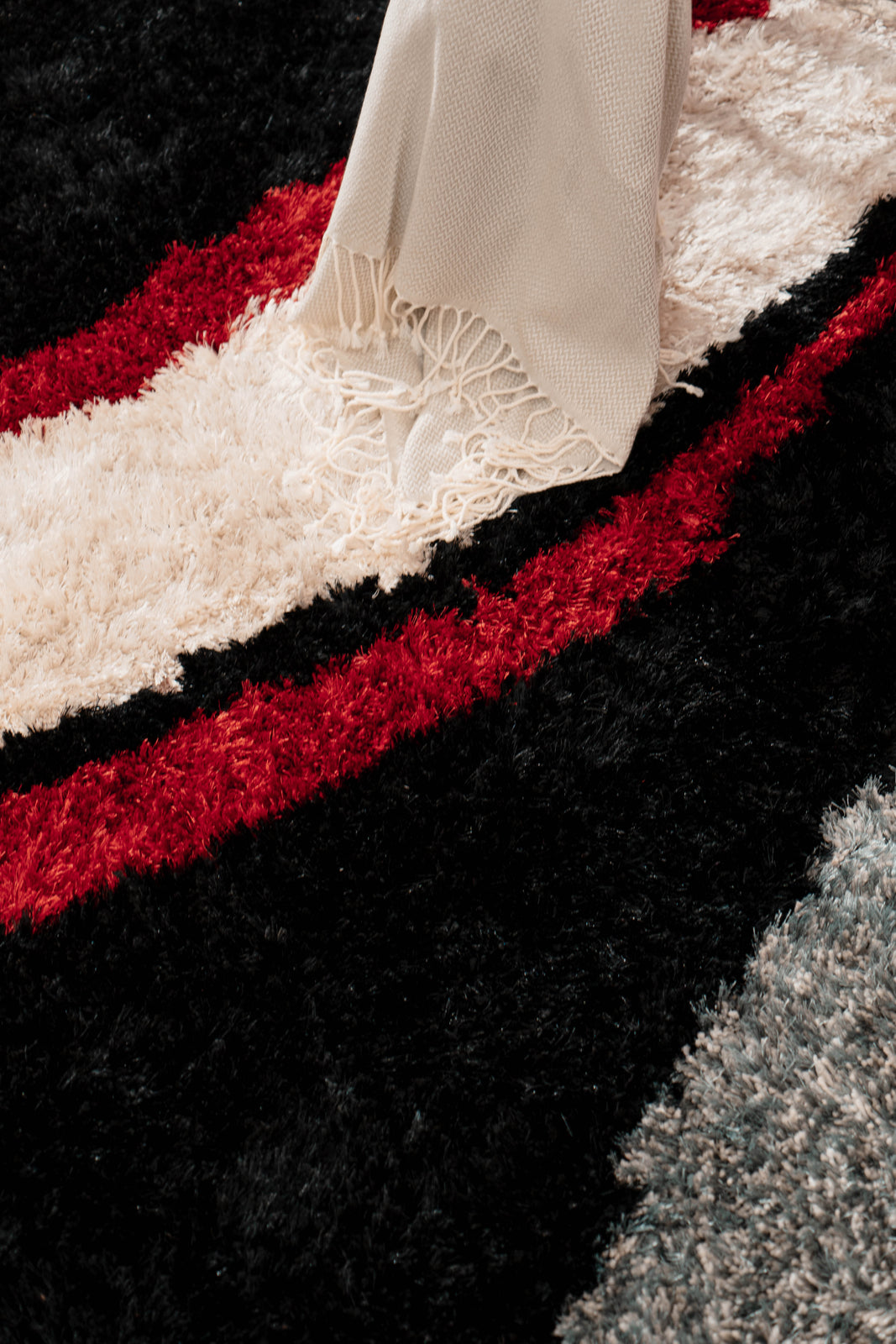Moden Polyester Hand Tufted Shag Rug