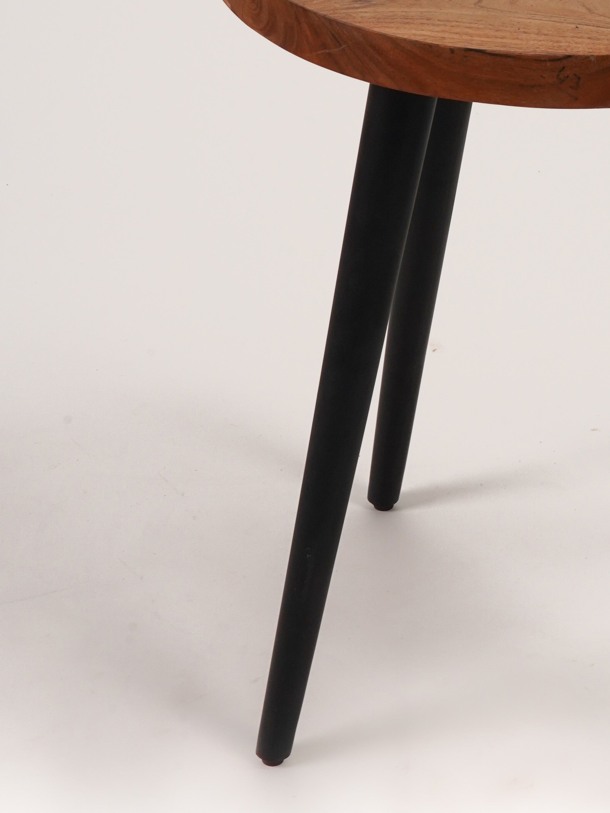 Magnolia Solid Wood Round End Table (24") - Natural