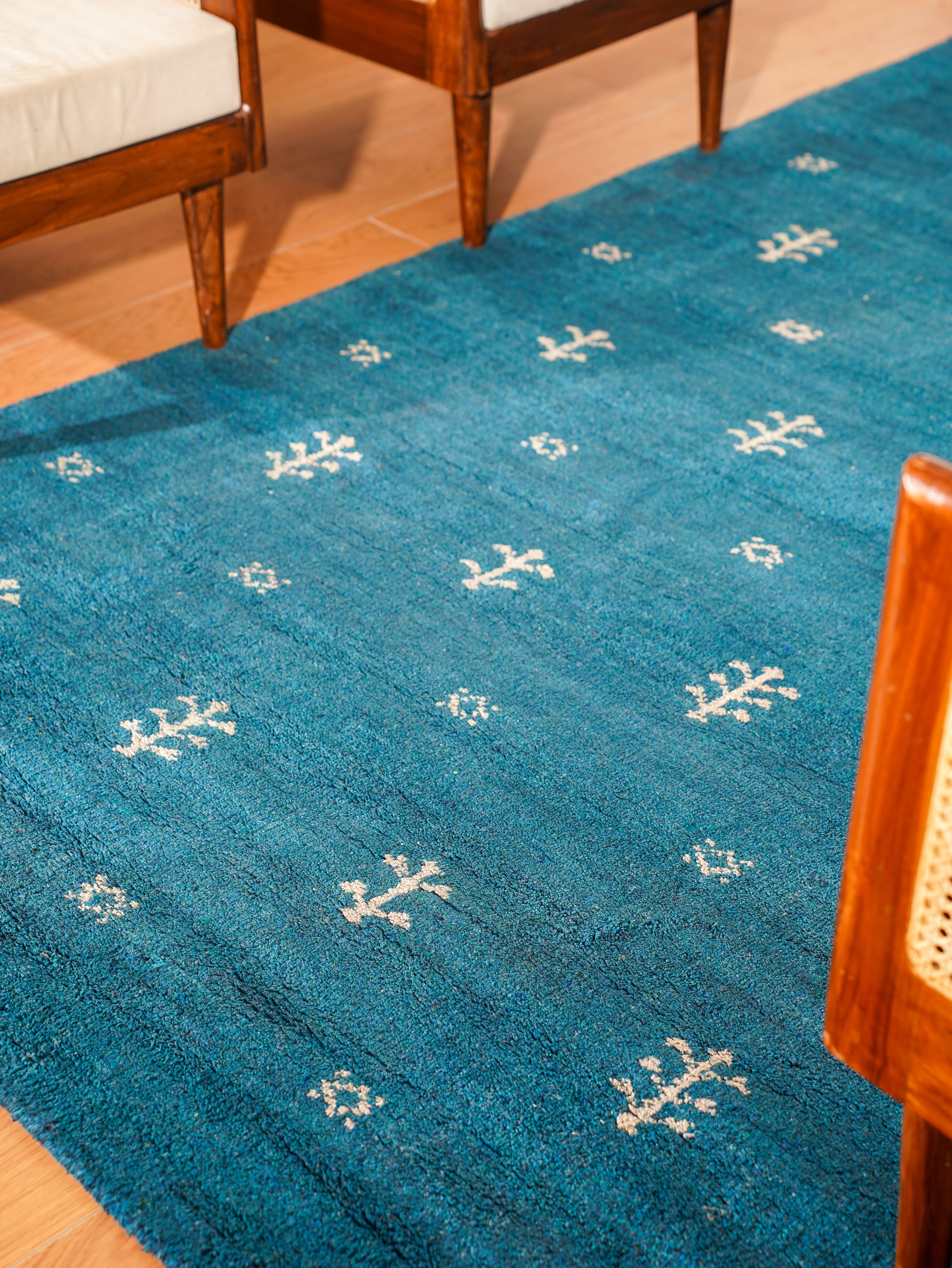 Iver Hand Knotted Silk & Wool Green Area Rug