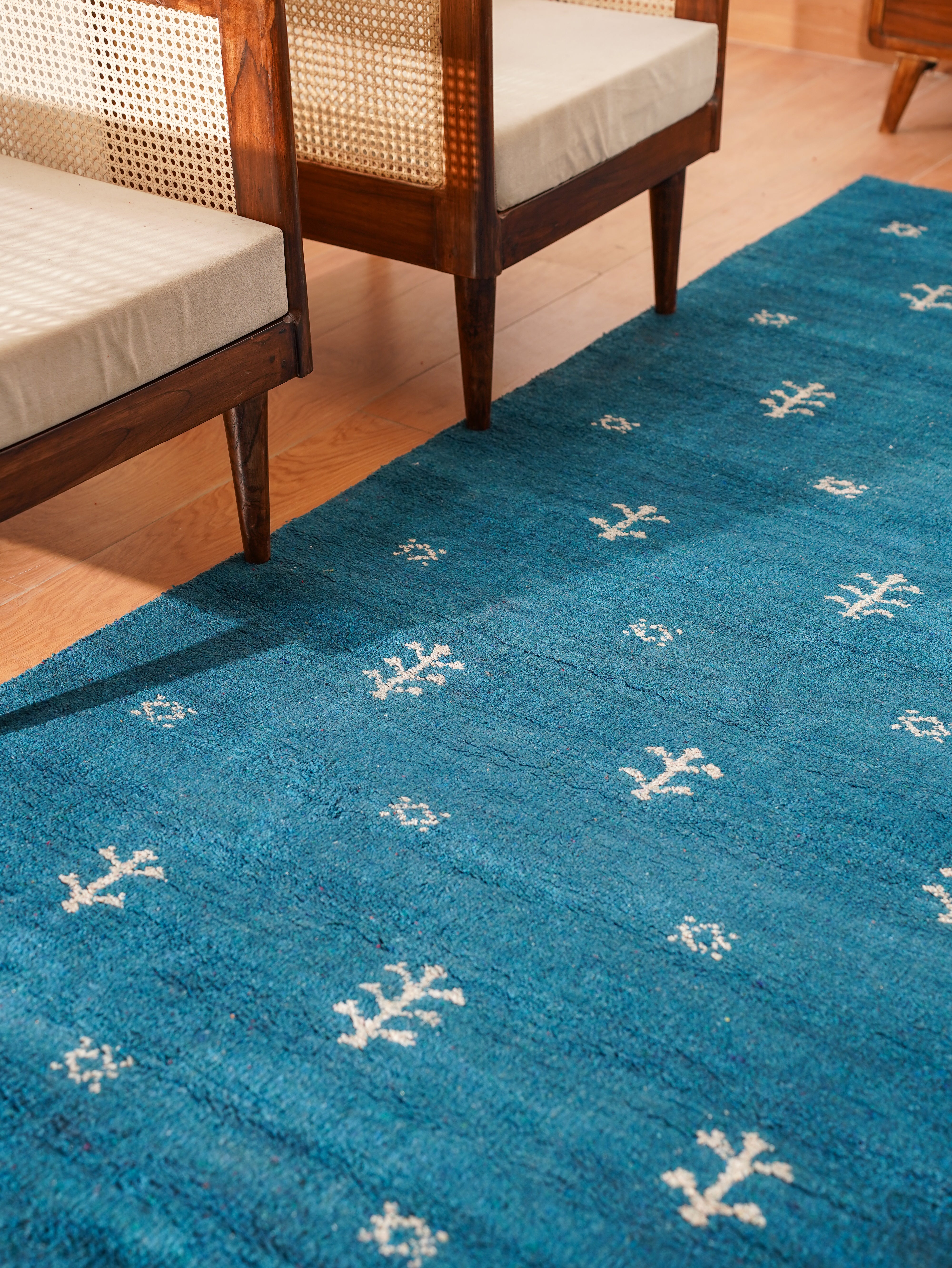 Iver Hand Knotted Silk & Wool Green Area Rug