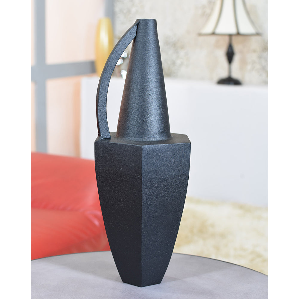 Eco-Friendly Handmade Aluminium Geometric Black Vase For Indoor & Outdoor Use
