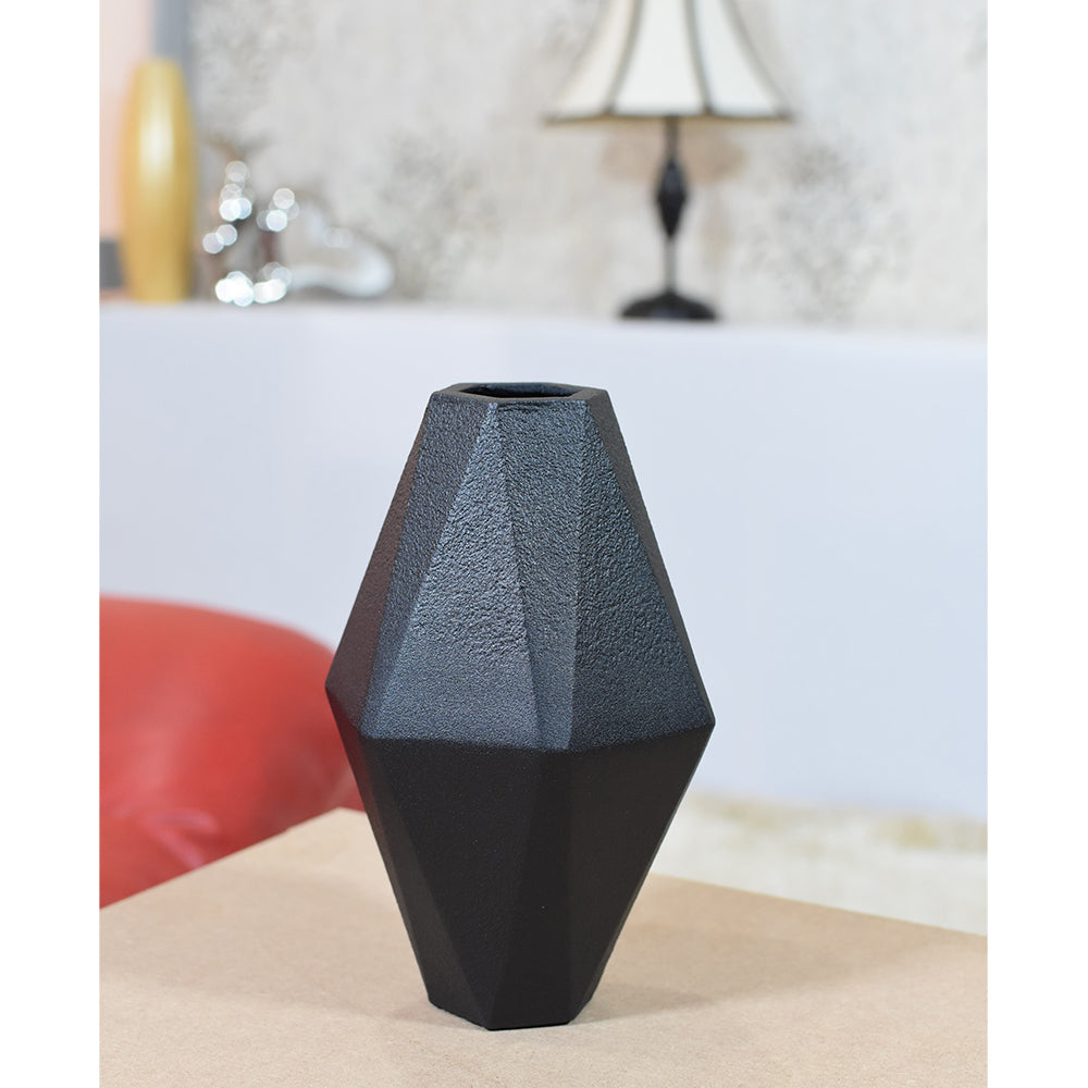 Eco-Friendly Handmade Aluminium Geometric Black Vase For Indoor & Outdoor Use