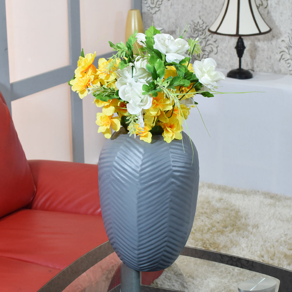 Eco-Friendly Handmade Iron Geometric Gray Bouquet Vase For Indoor & Outdoor Use