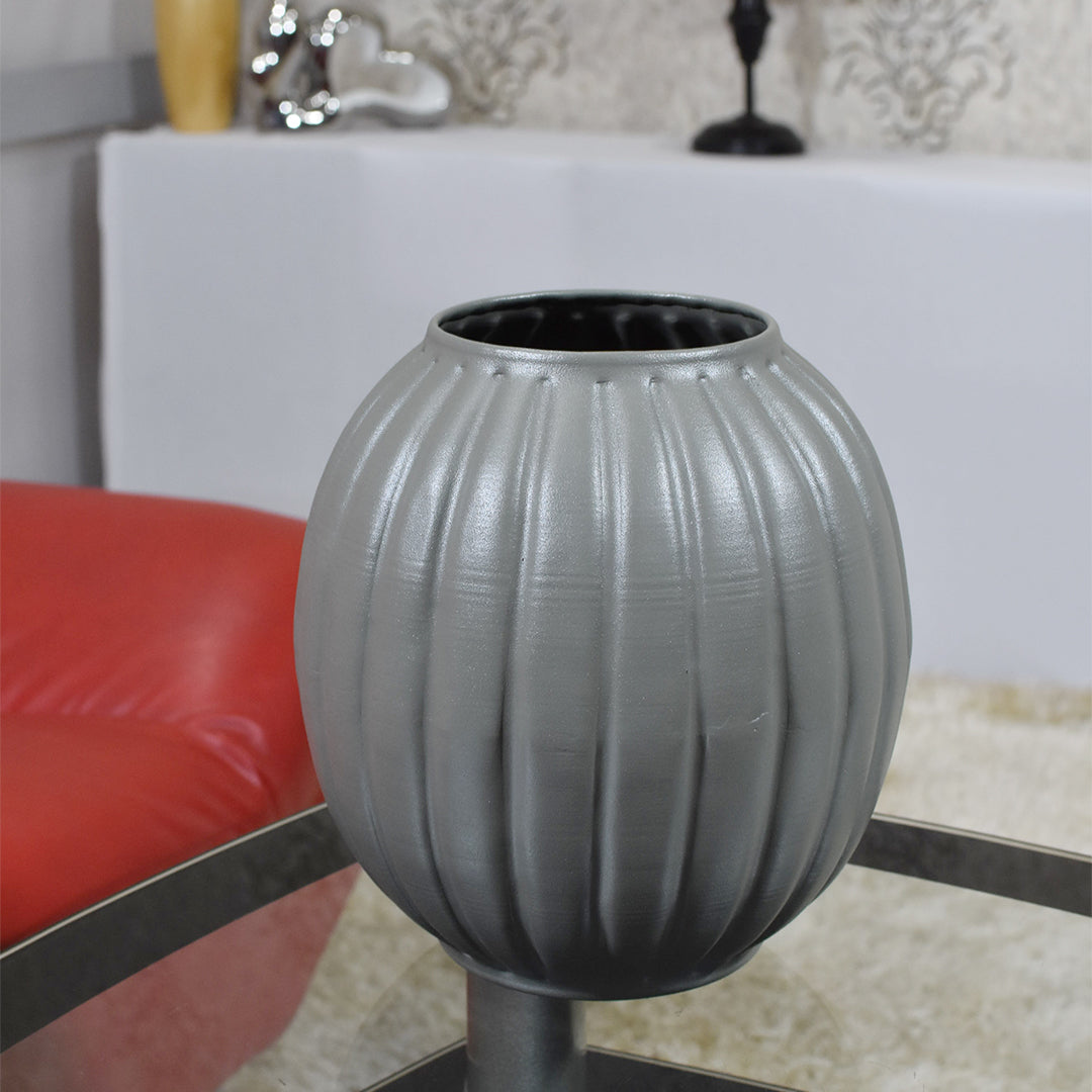 Eco-Friendly Handmade Iron Geometric Dull Green Bouquet Vase For Indoor & Outdoor Use