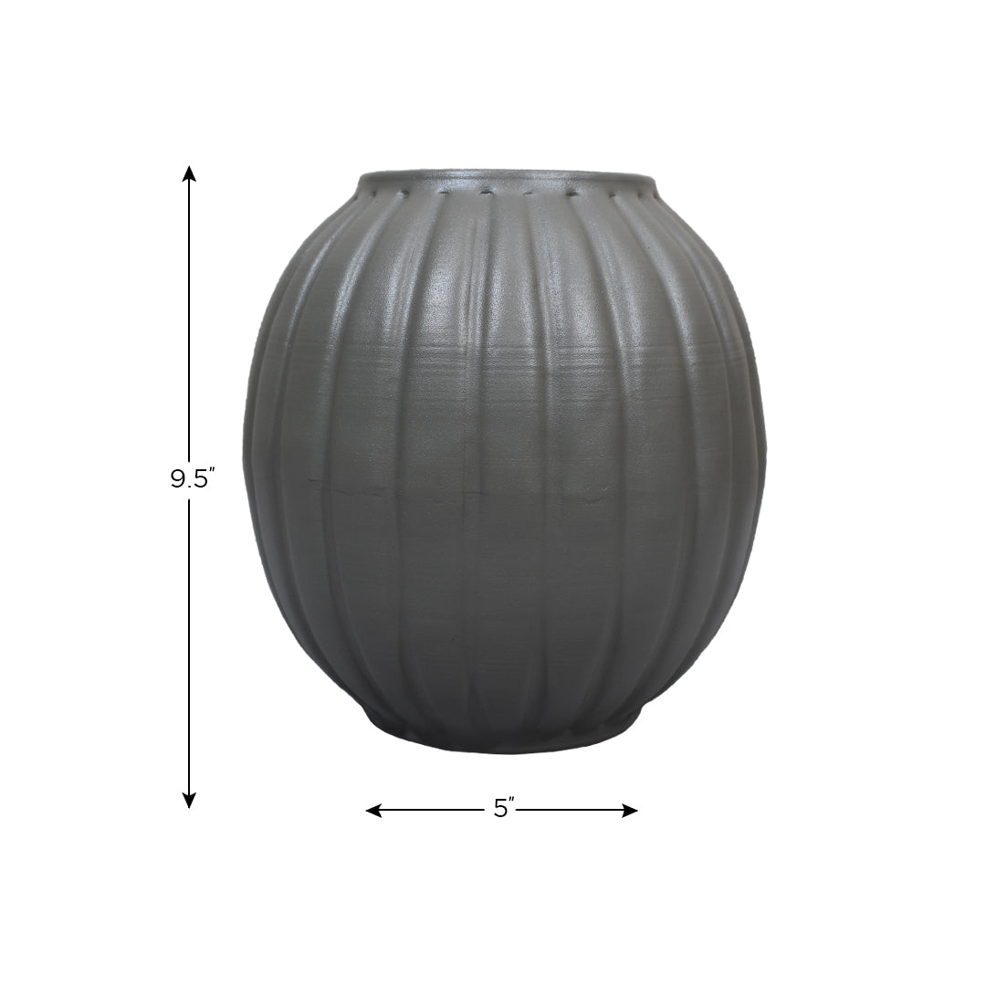 Eco-Friendly Handmade Iron Geometric Dull Green Bouquet Vase For Indoor & Outdoor Use