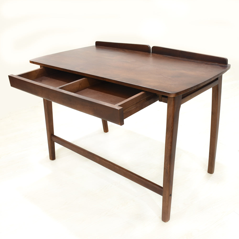 Svelte Harmony Desk