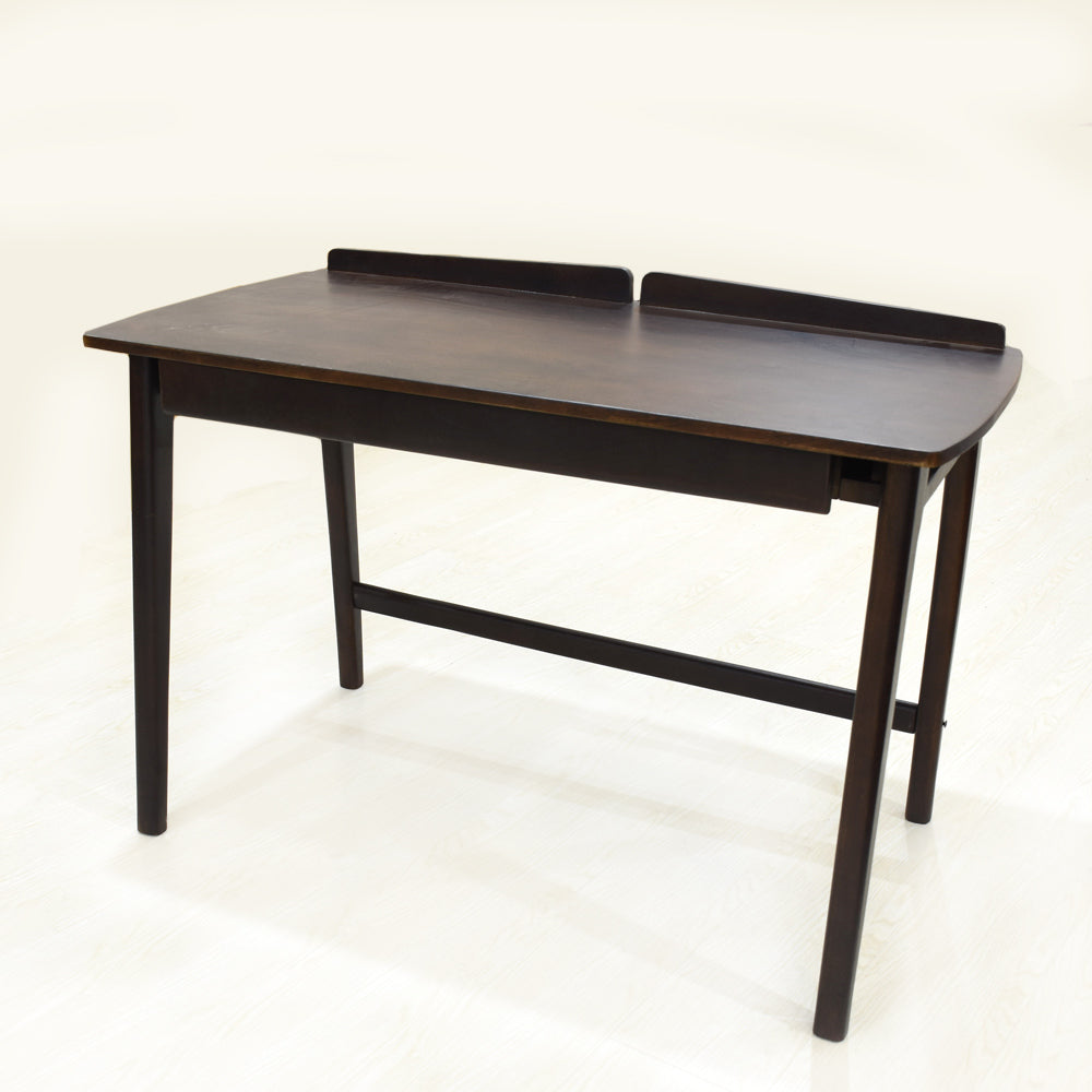 Svelte Harmony Desk