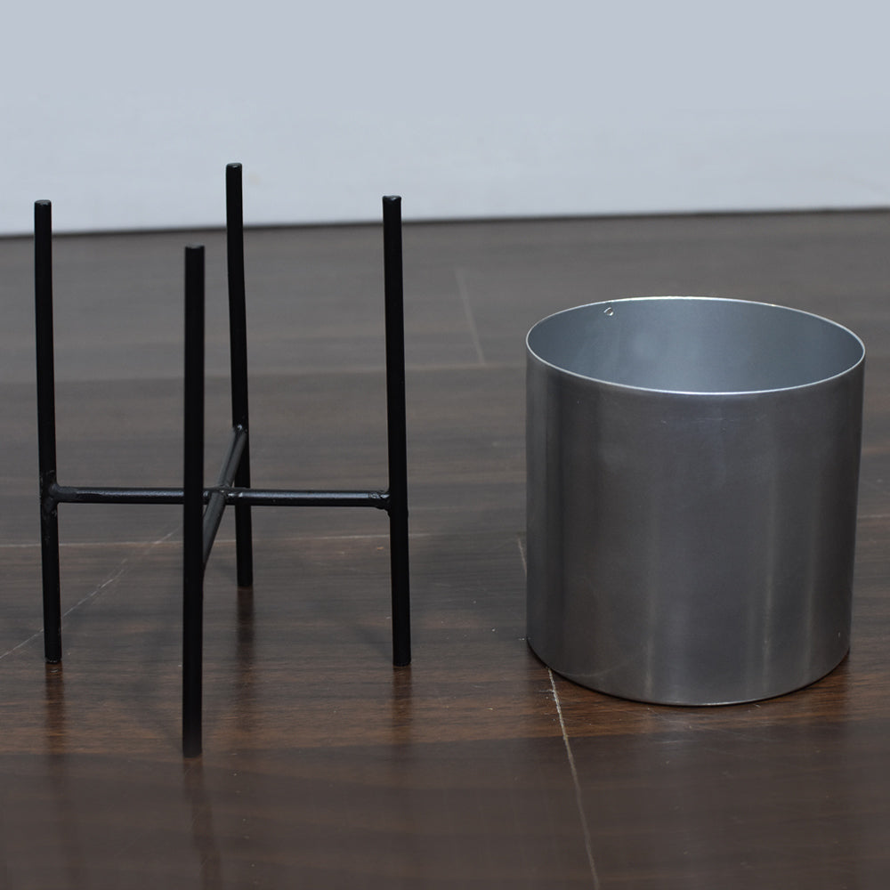 Quadra Iron Pot Planter