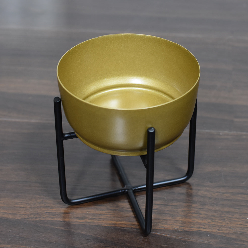 Astra Iron Pot Planter