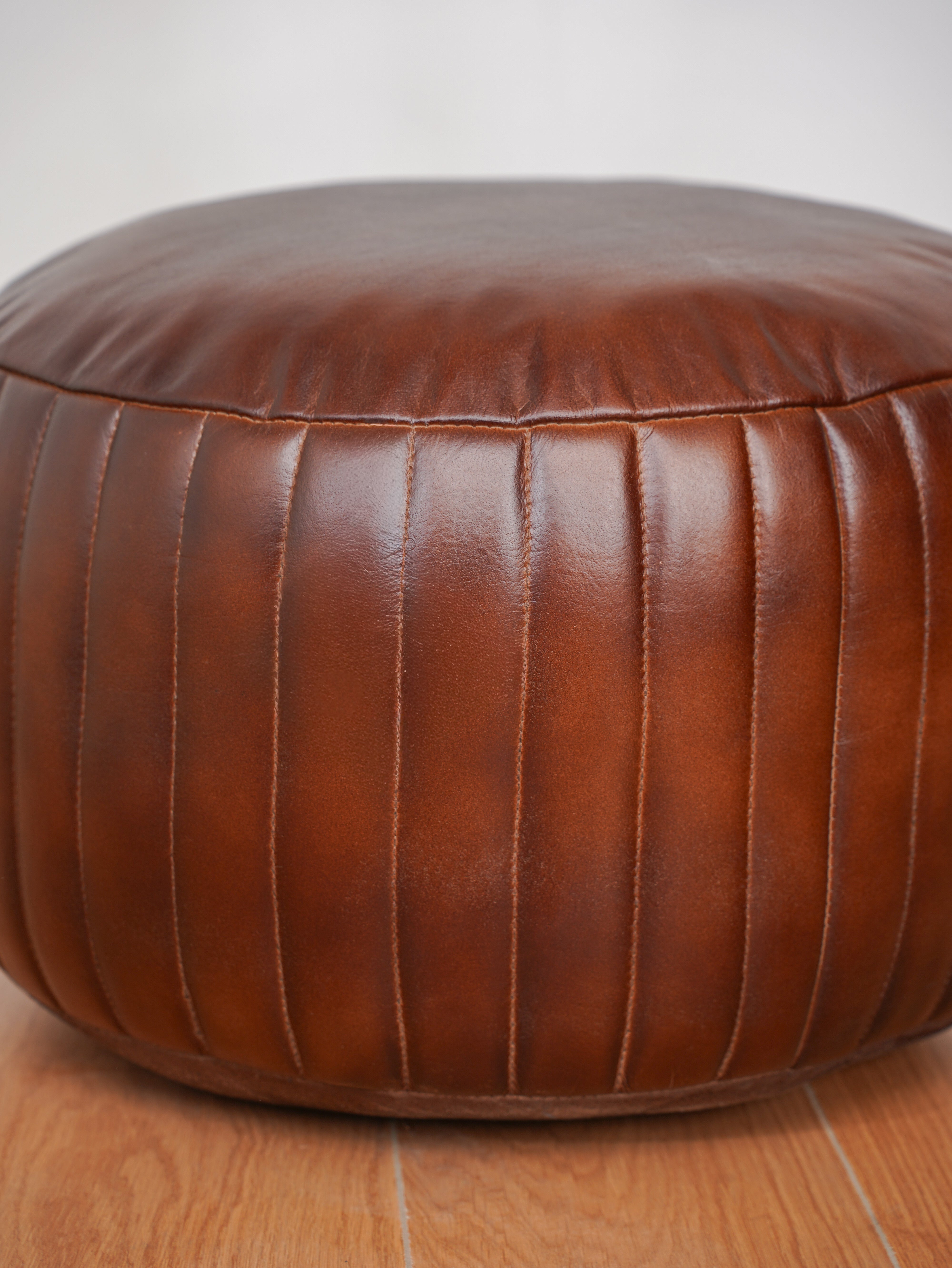 Strata Leather Round Pouf