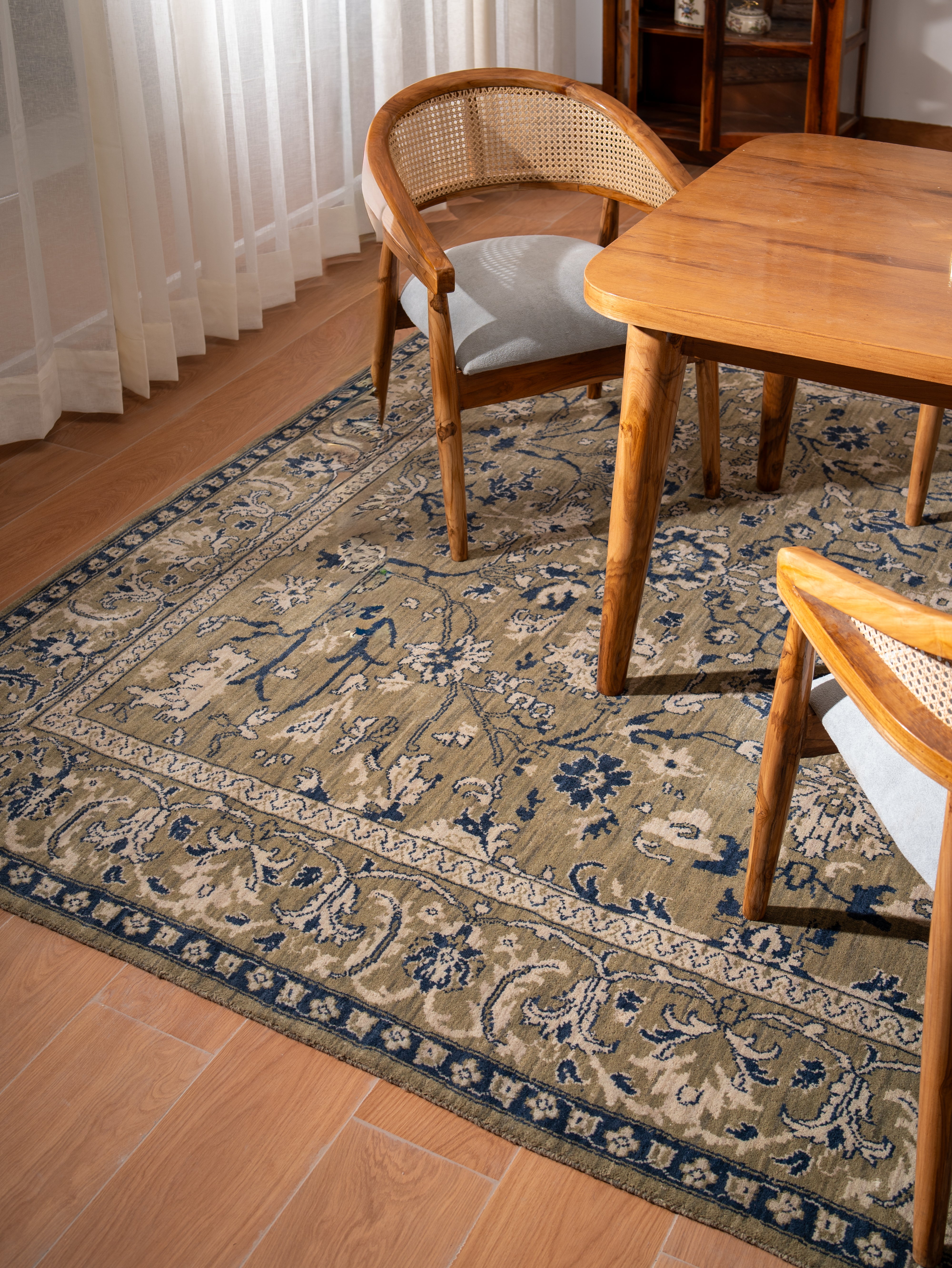 Nain Olive Hand Knotted Wool Oriental Area Rug