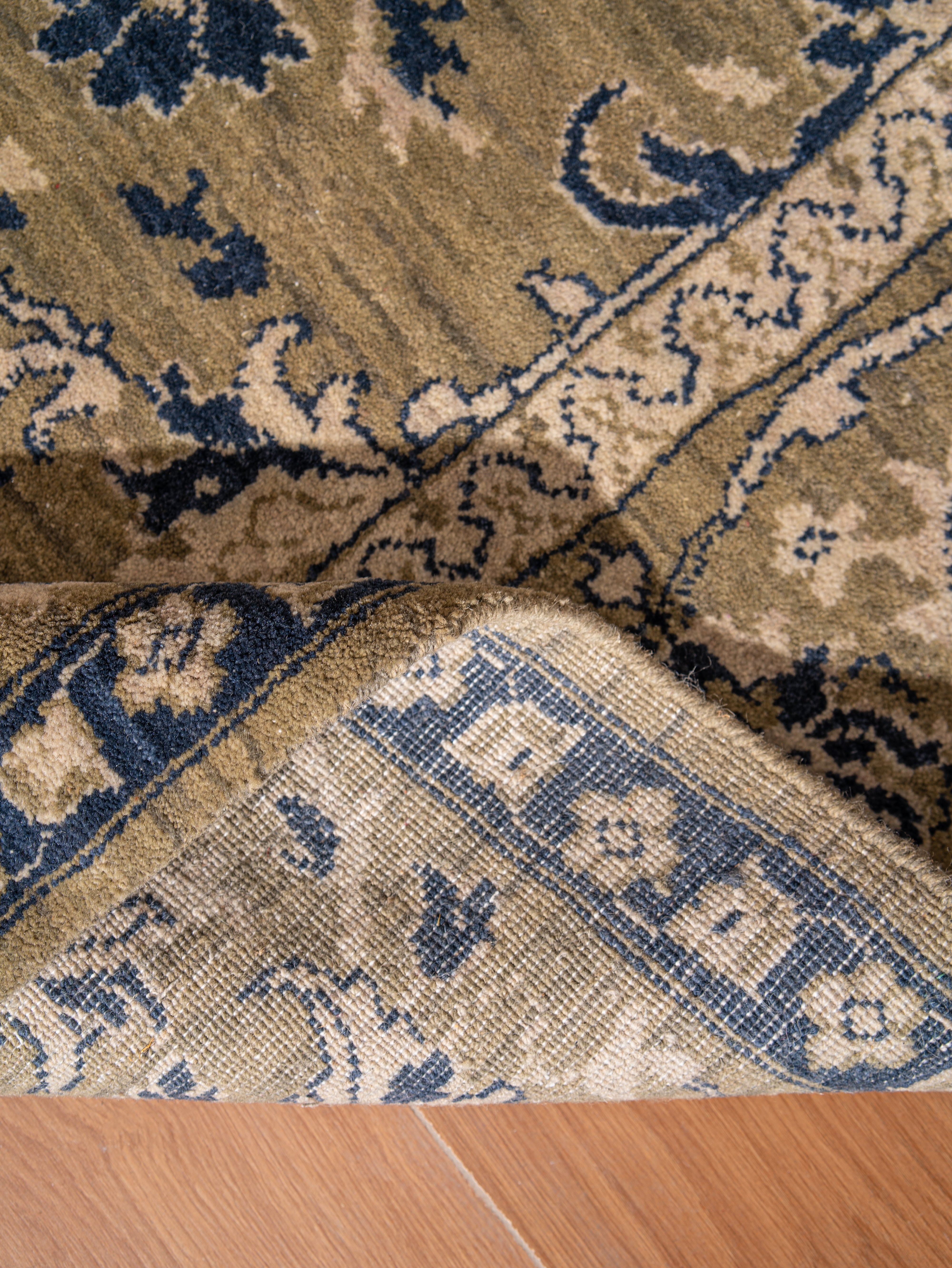 Nain Olive Hand Knotted Wool Oriental Area Rug
