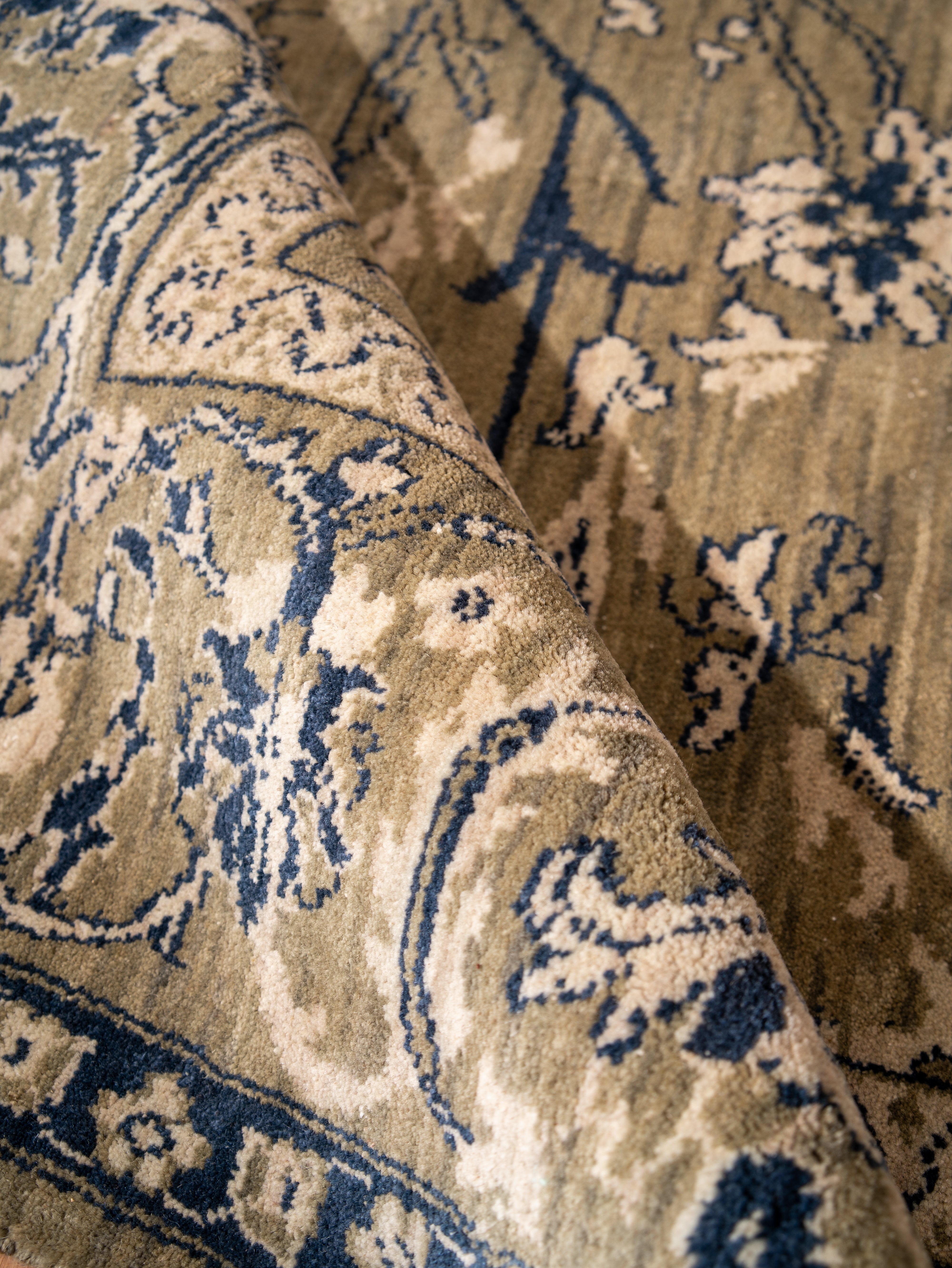 Nain Olive Hand Knotted Wool Oriental Area Rug