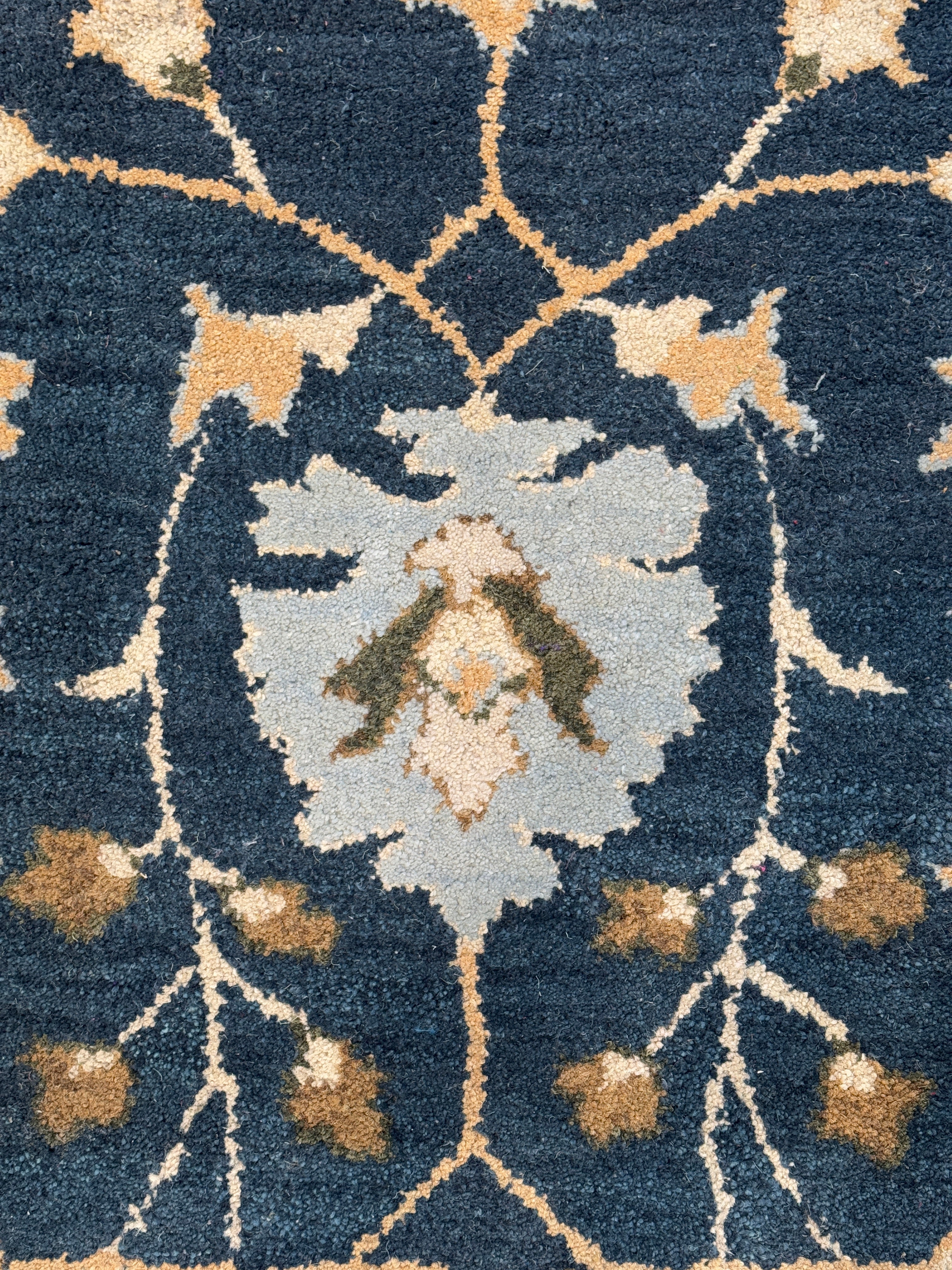 Jivin Hand Tufted Floral Wool Rug