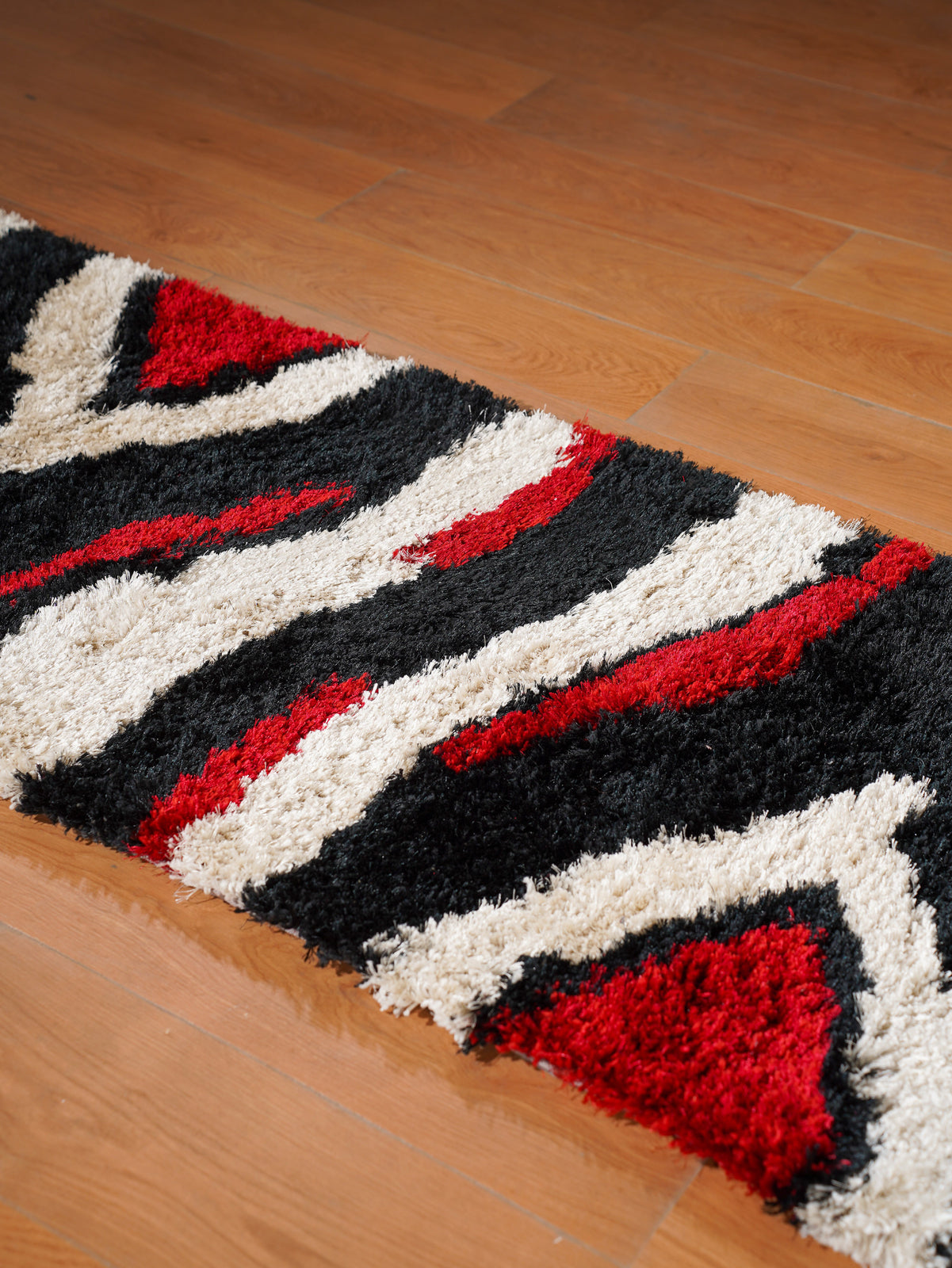 Moden Polyester Hand Tufted Shag Rug