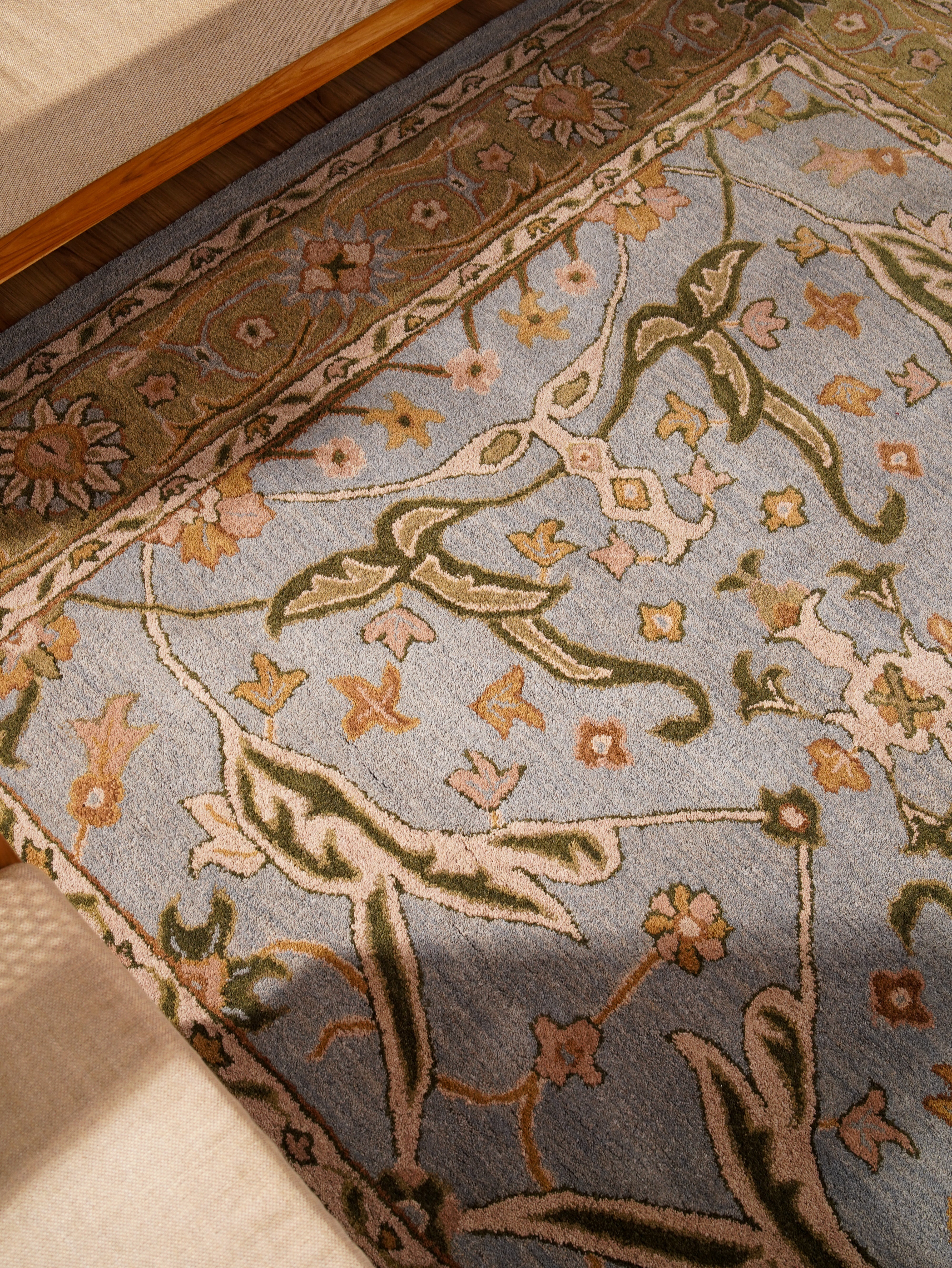 Aakaash Hand Tufted Oriental Rug