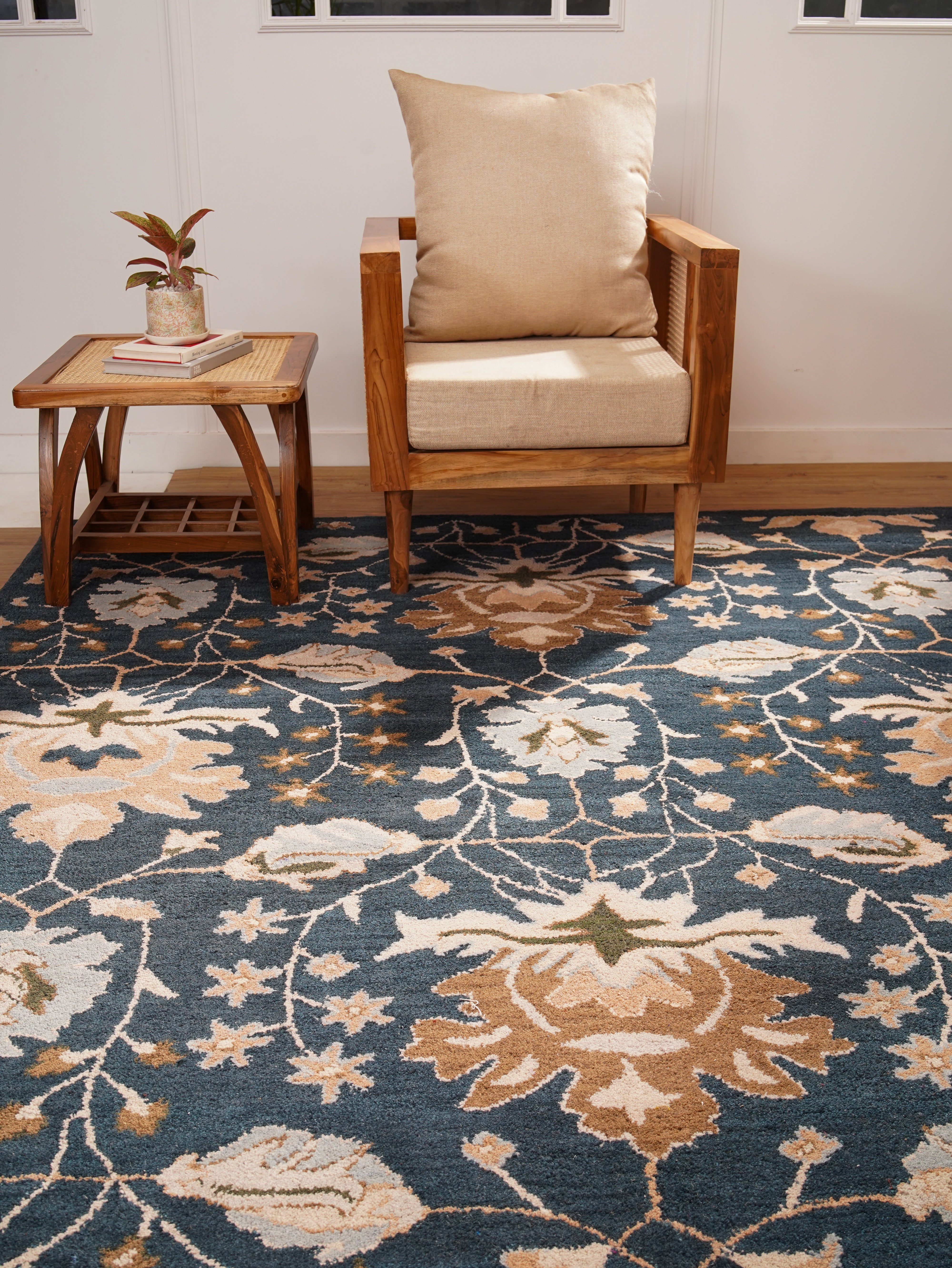 Jivin Hand Tufted Floral Wool Rug