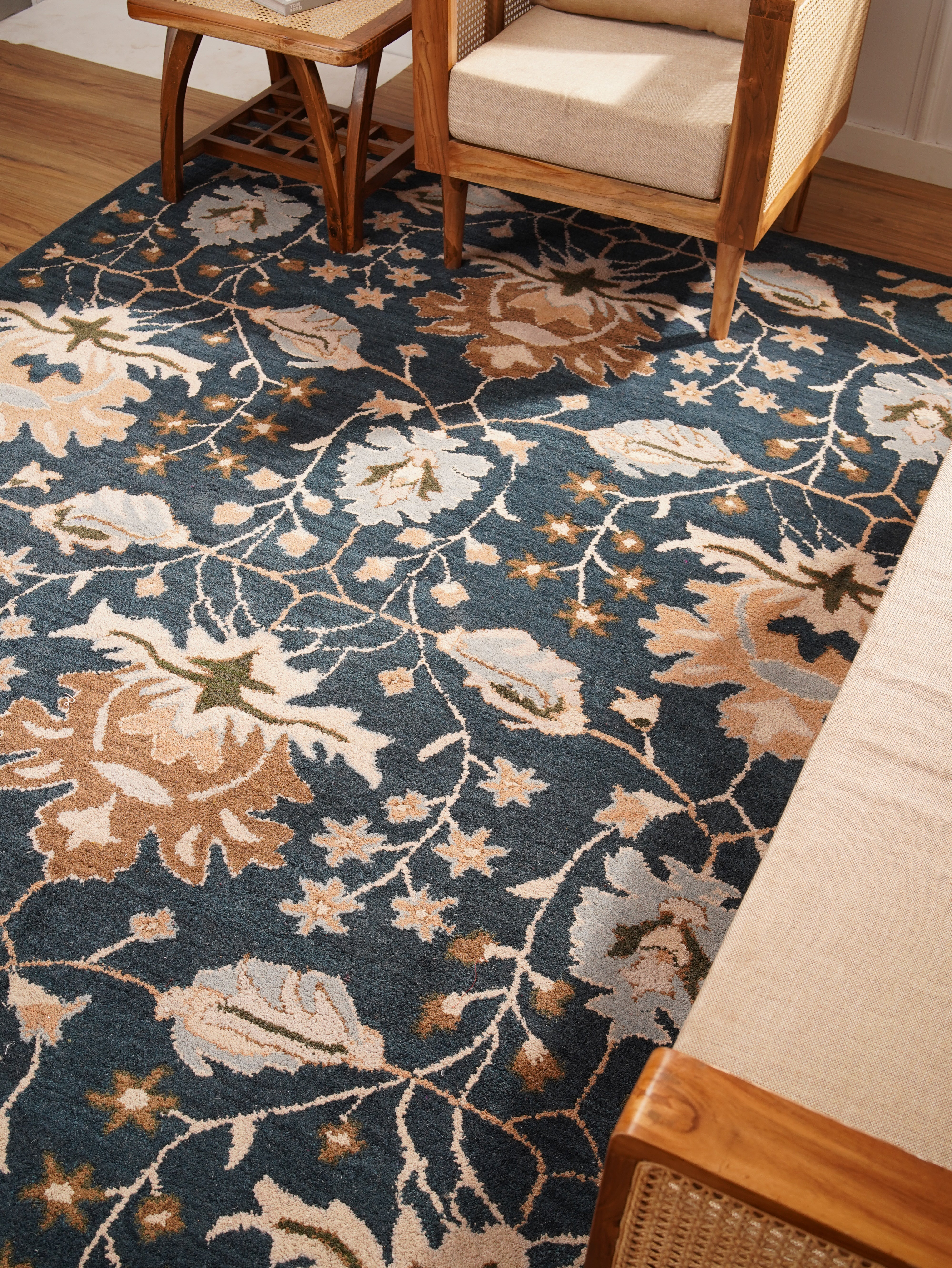 Jivin Hand Tufted Floral Wool Rug