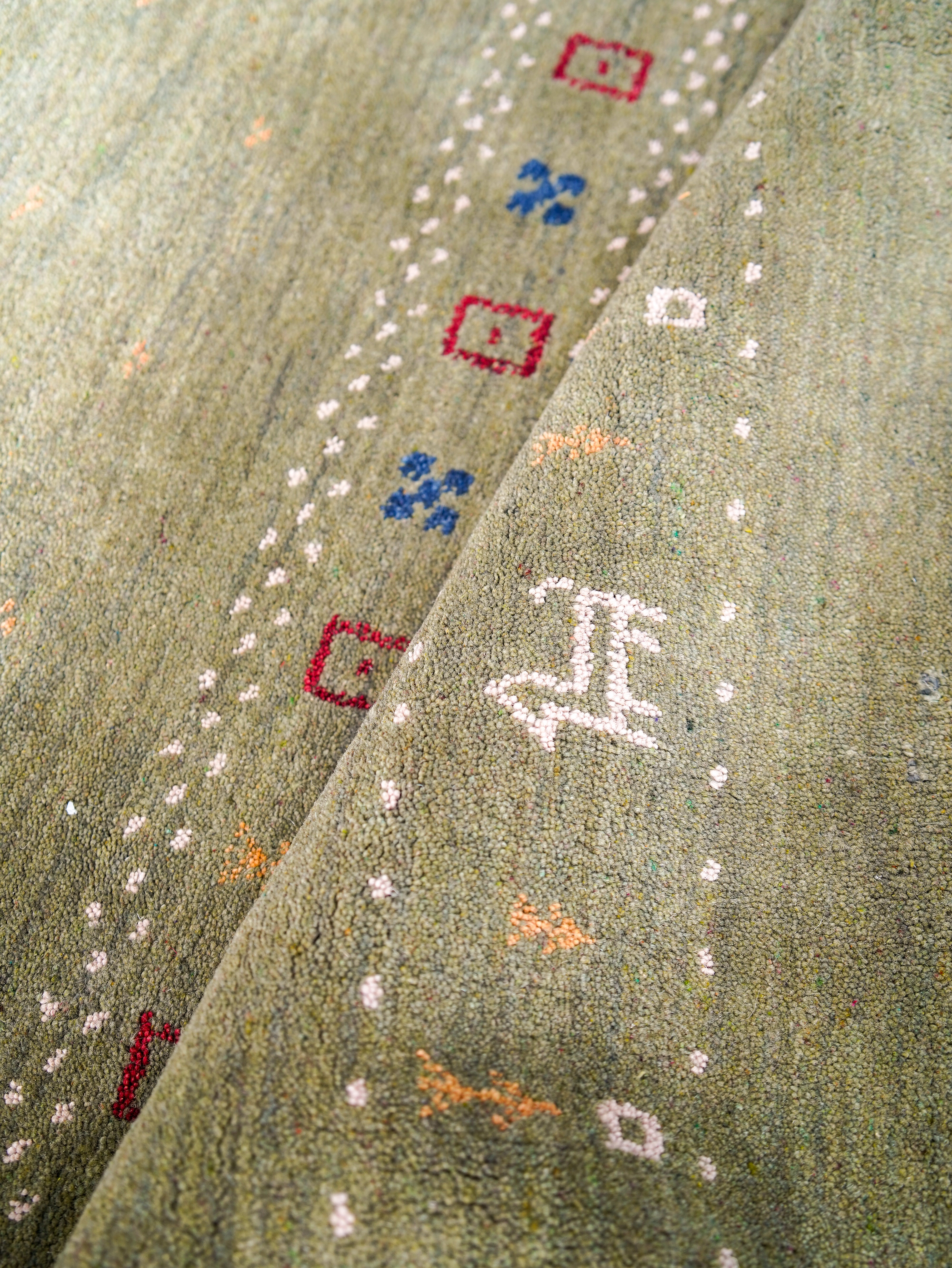 Kian Hand Knotted Wool Area Rug
