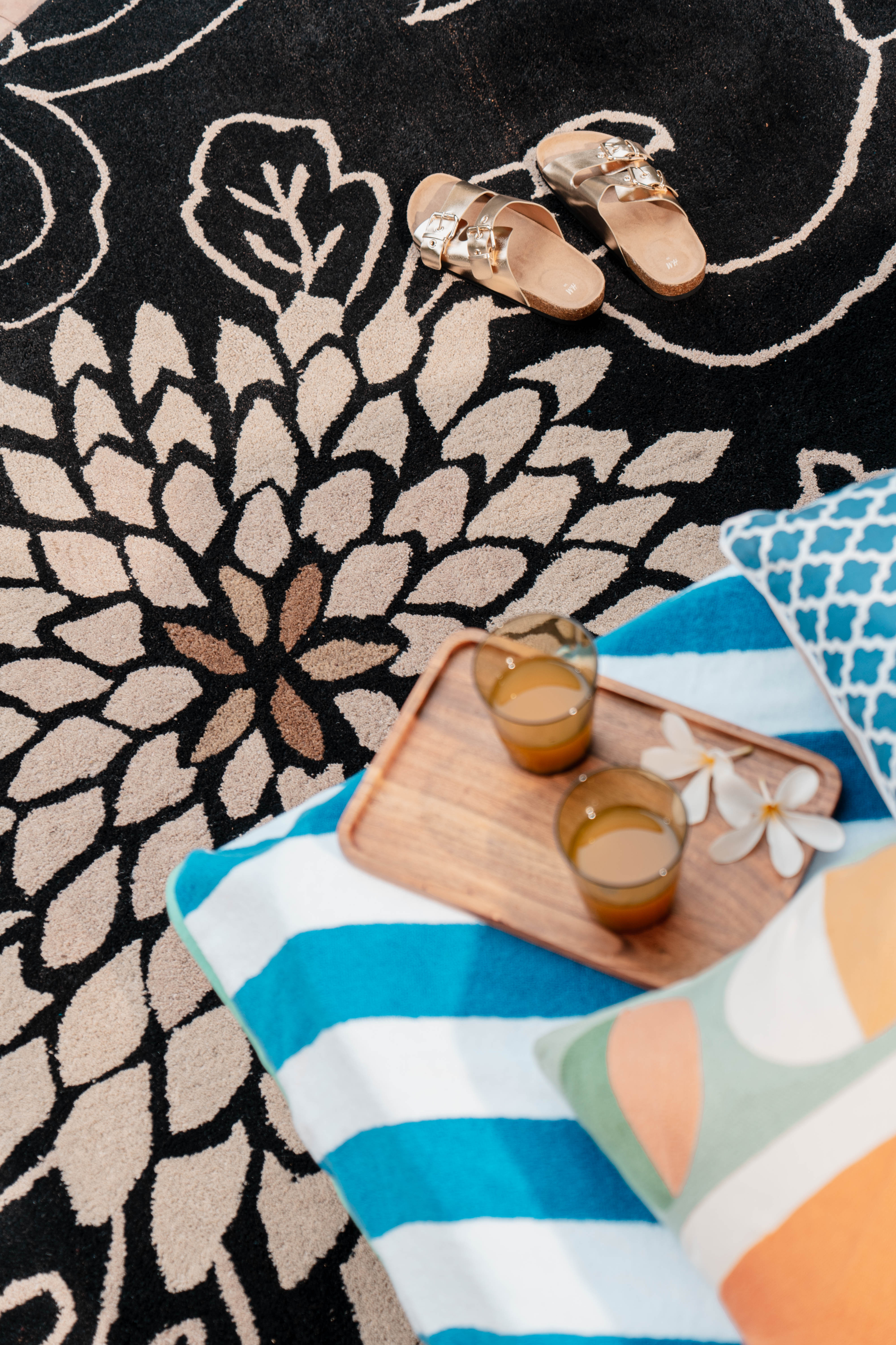 Zahira Hand Tufted Oriental Area Rug